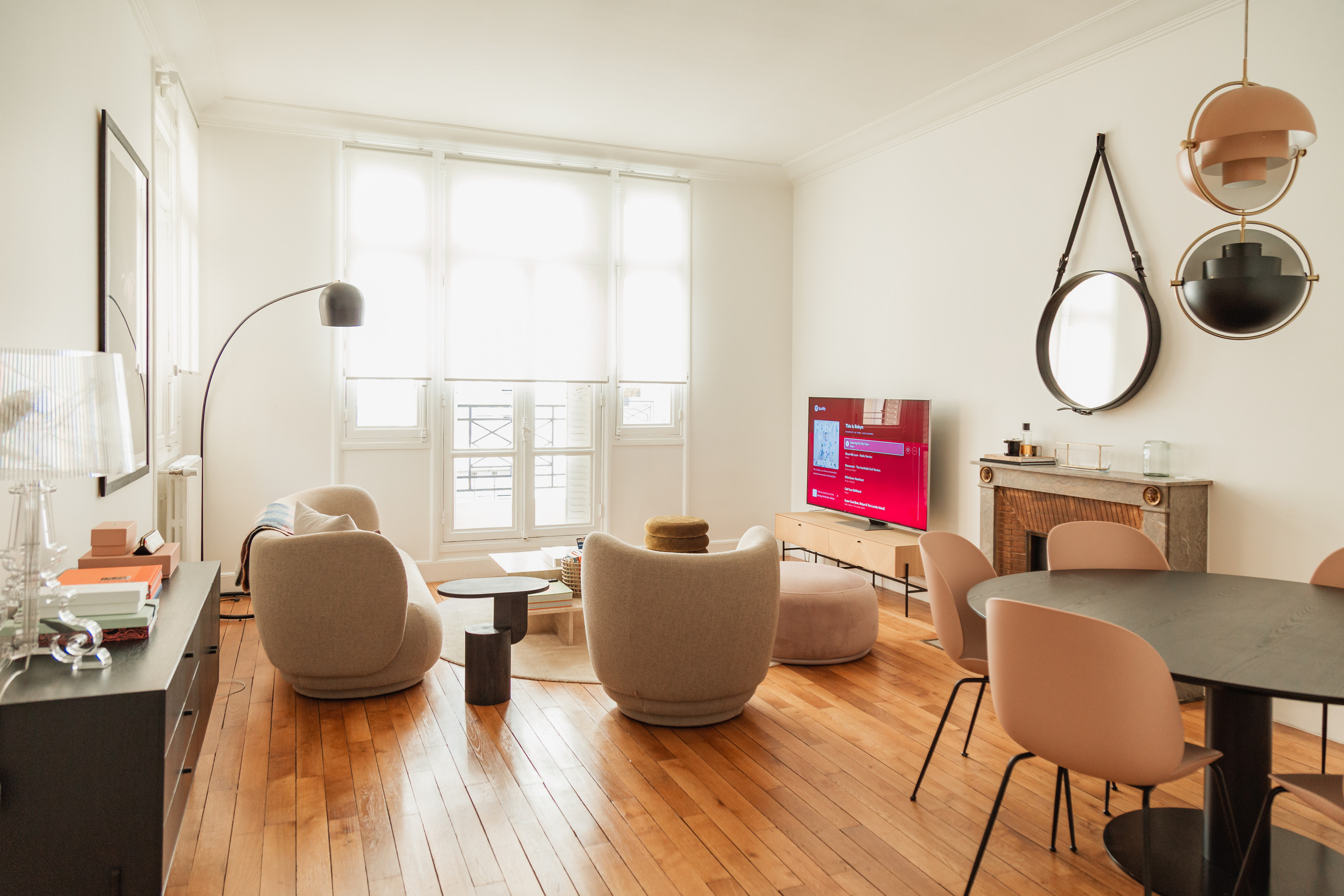 Appartement. Photographe de voitures à Paris — Vitalii Motruk