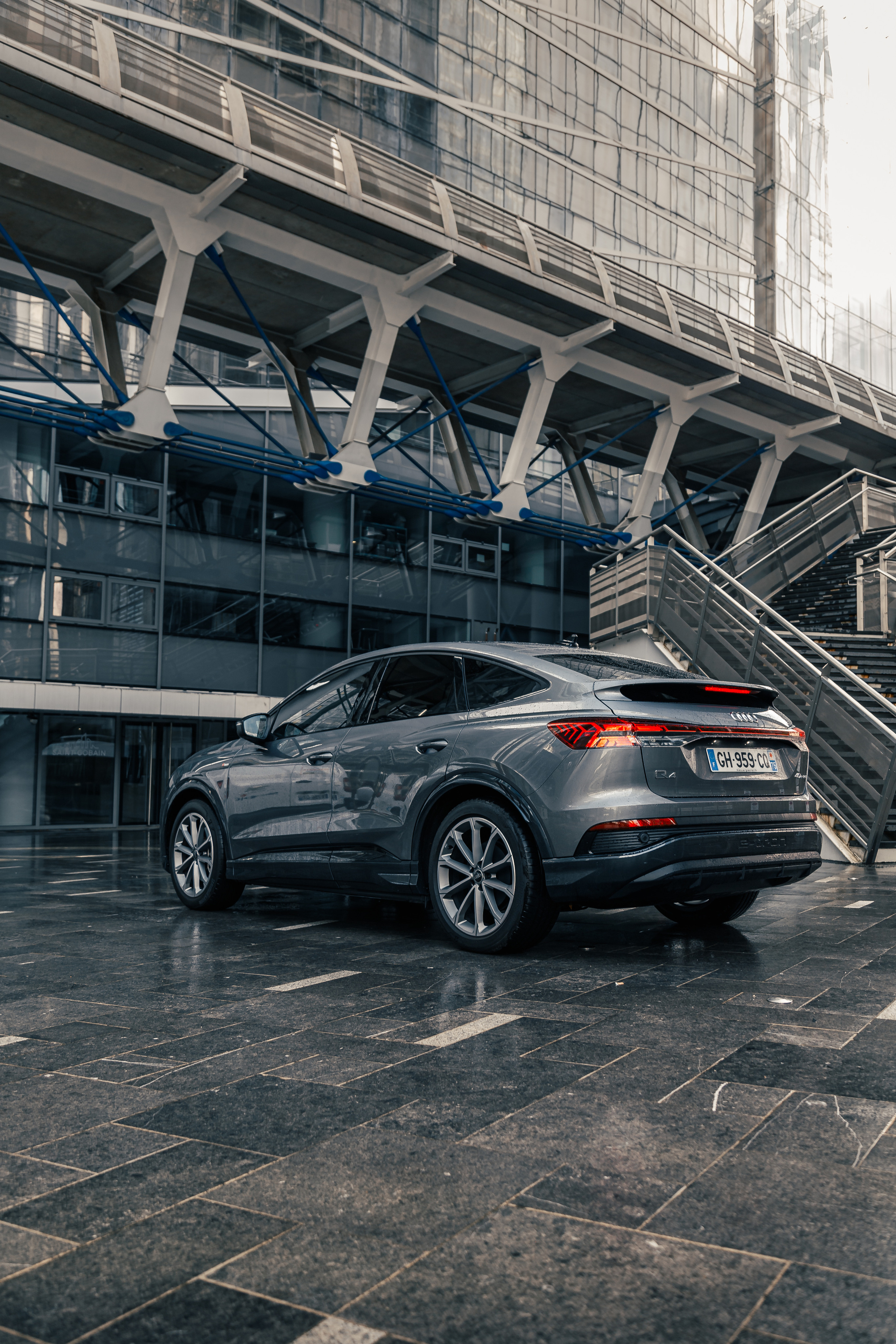 Audi Q4 E-Tron. Photographe de voitures à Paris — Vitalii Motruk