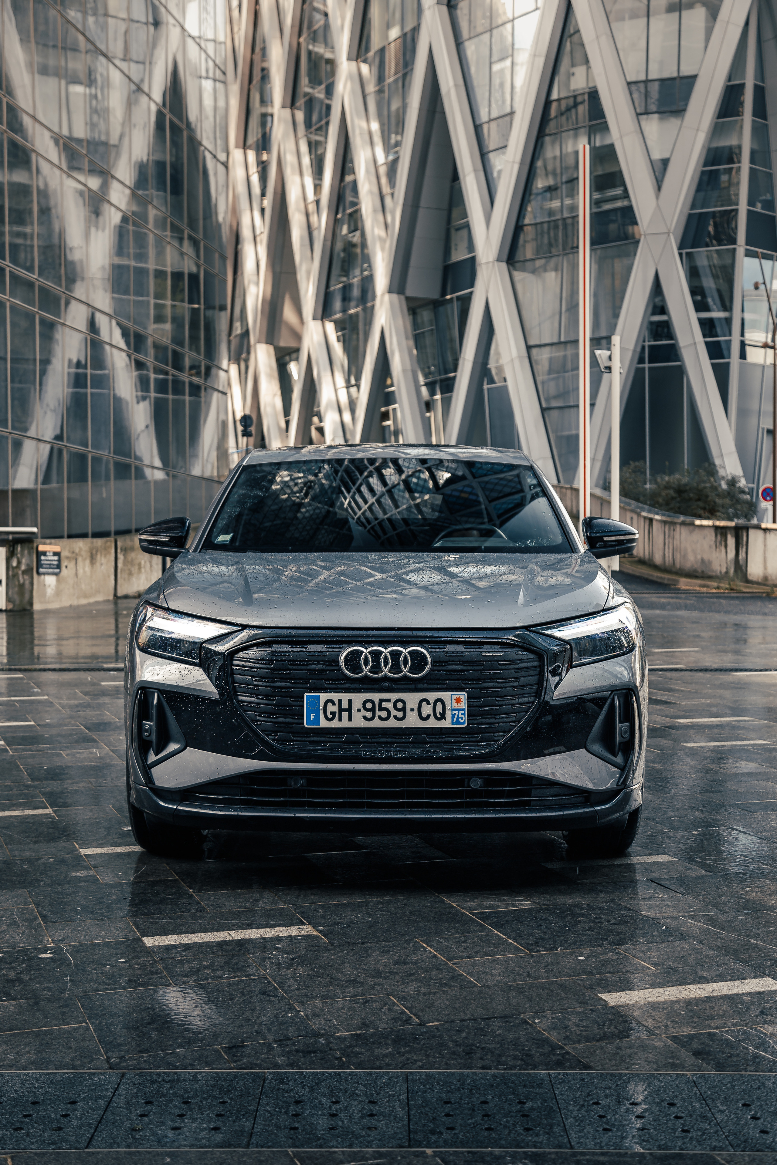 Audi Q4 E-Tron. Photographe de voitures à Paris — Vitalii Motruk