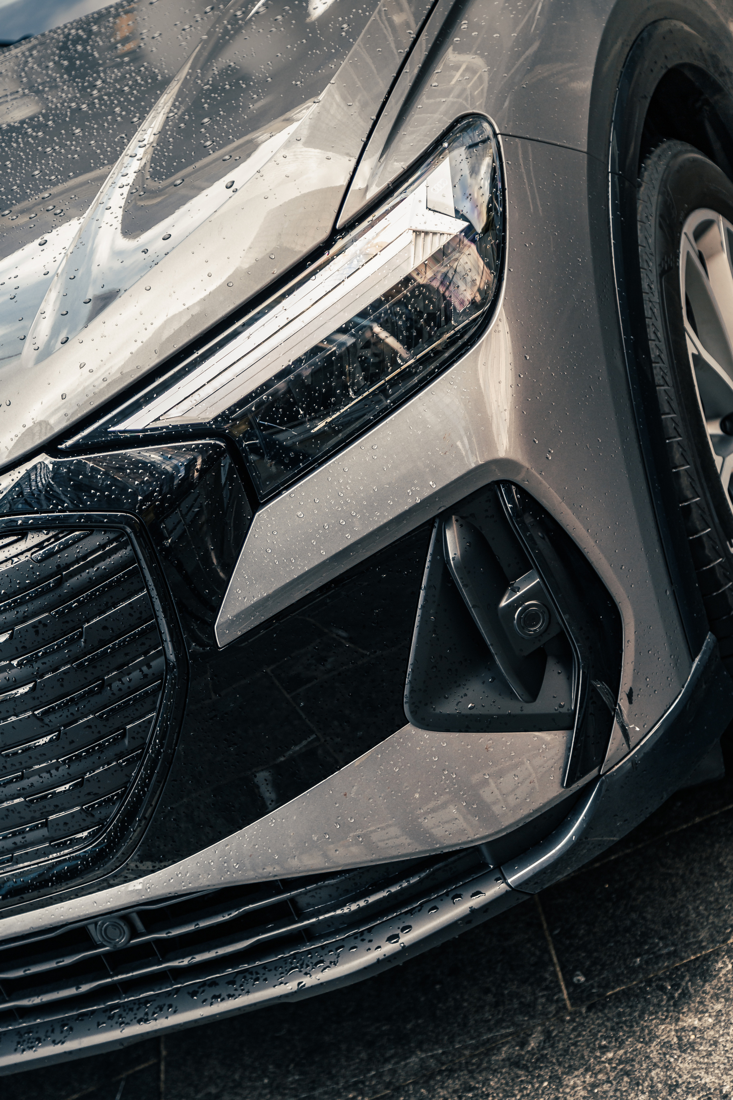 Audi Q4 E-Tron. Photographe de voitures à Paris — Vitalii Motruk