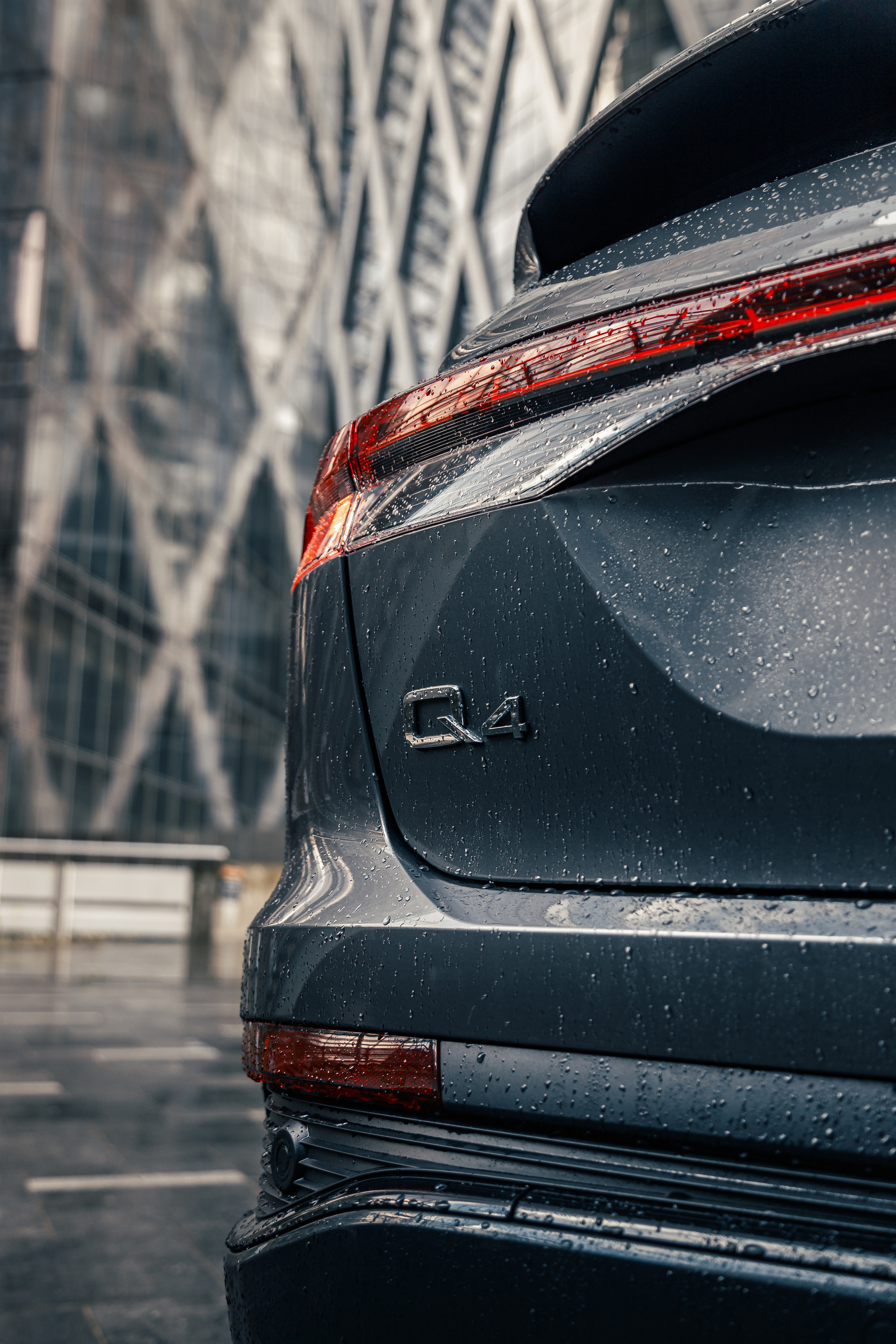 Audi Q4 E-Tron. Photographe de voitures à Paris — Vitalii Motruk