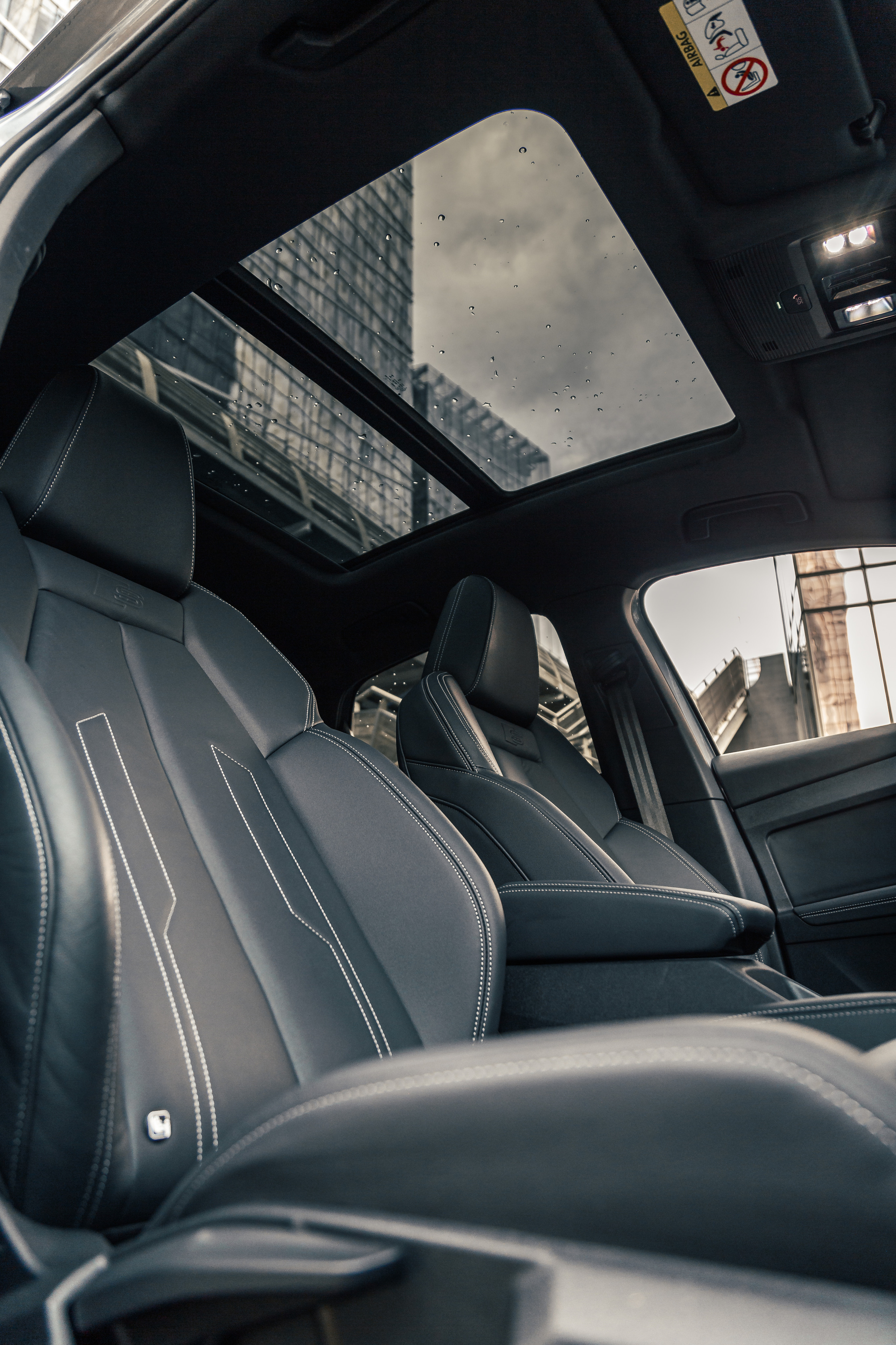 Audi Q4 E-Tron. Photographe de voitures à Paris — Vitalii Motruk