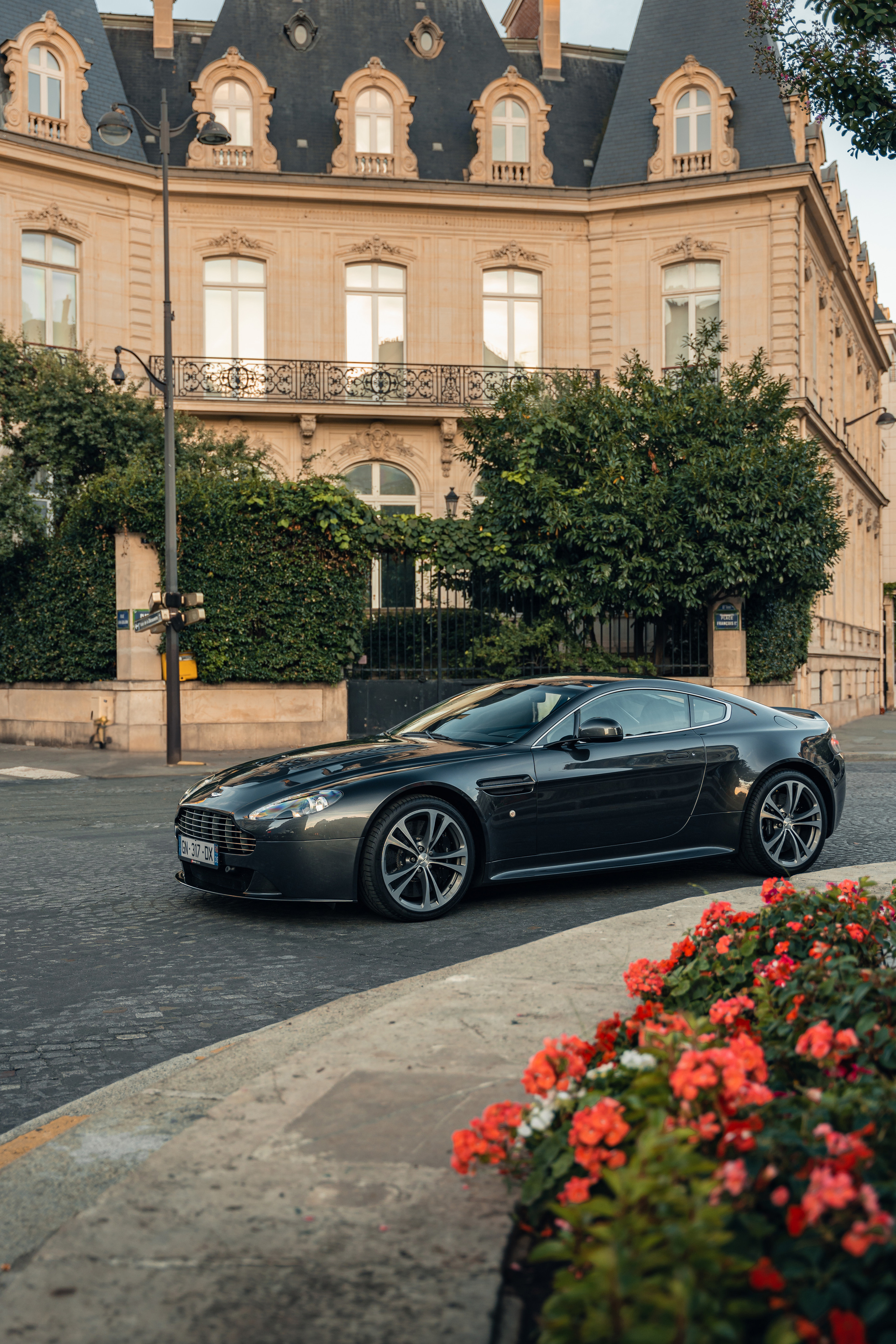 Aston Martin Vantage. Photographer in Paris — Vitalii Motruk