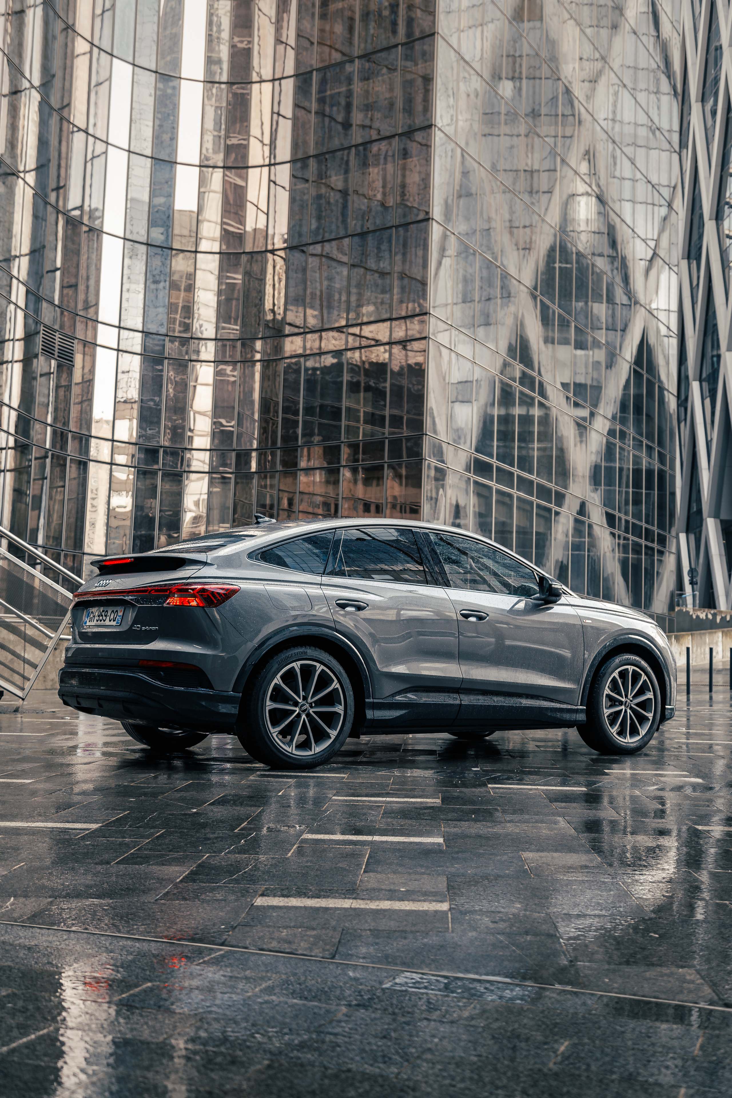 Audi Q4 E-Tron. Photographe de voitures à Paris — Vitalii Motruk