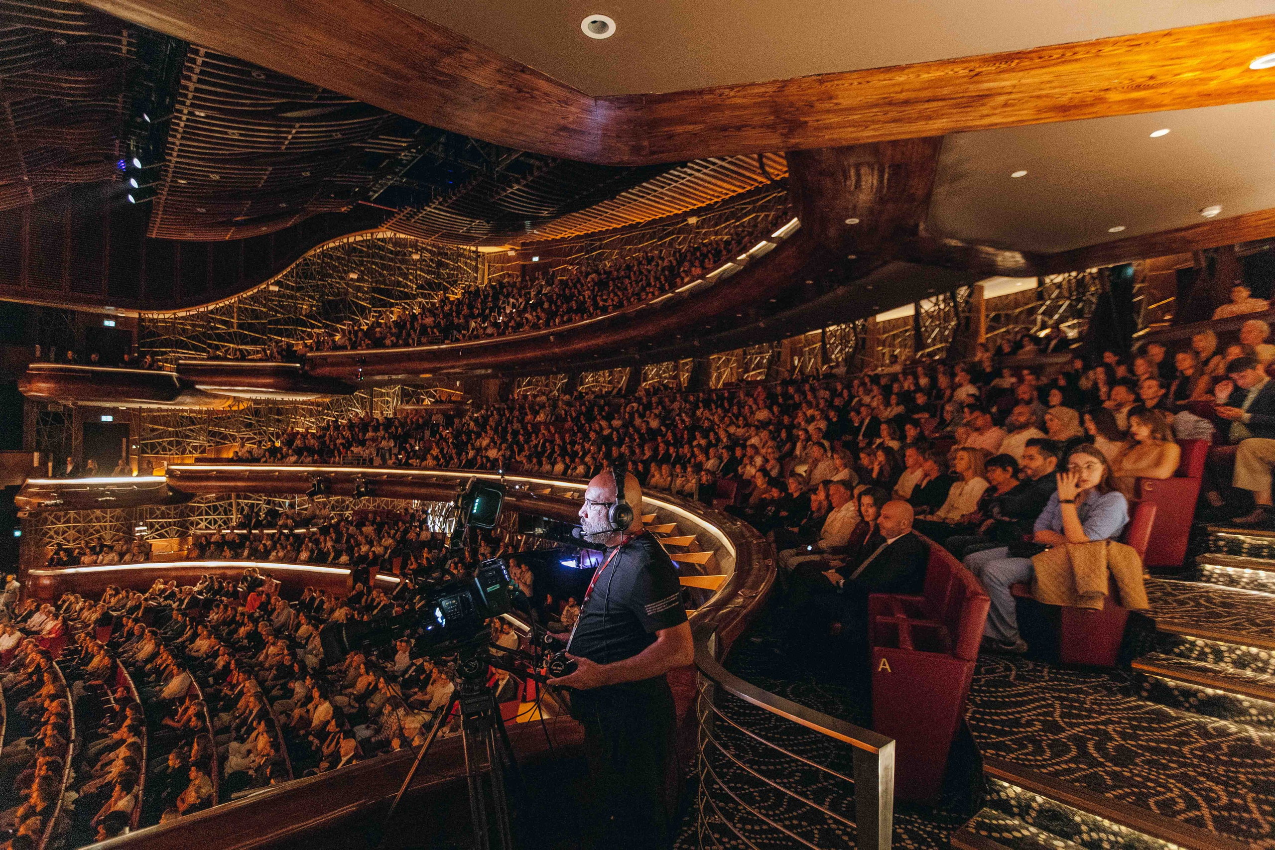 DUBAI OPERA. Wedding&Event photographer Ismail Rzayev in Baku