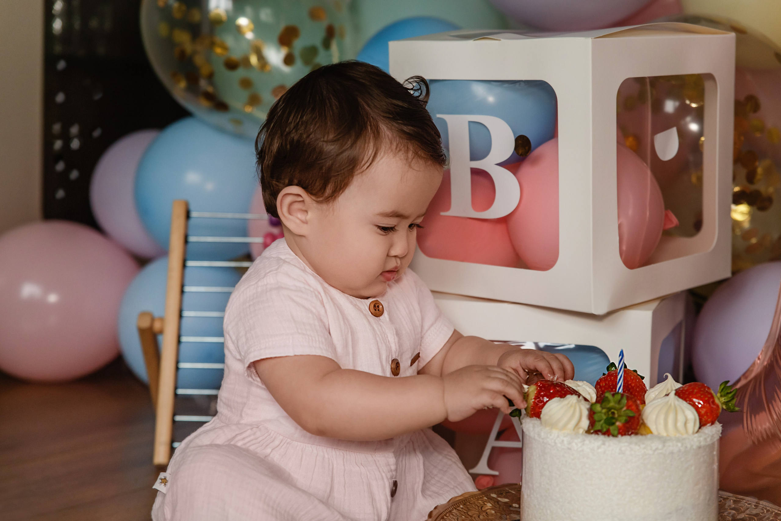 Lifestyle photo session for 1 year of birth
