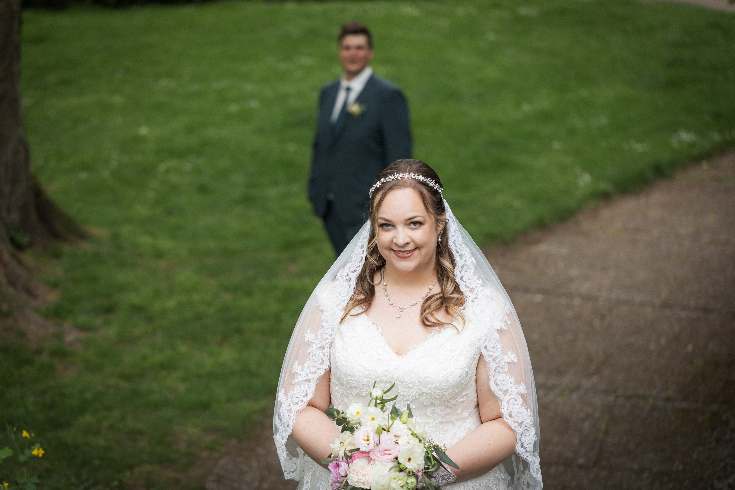 Kirchliche Trauung in Oerlinghausen – Emotionale Hochzeitsfotos & Stilvolle Reportagen!. Hochzeitsfotografin in Gütersloh | Authentische Hochzeitsreportagen | TK Photographie