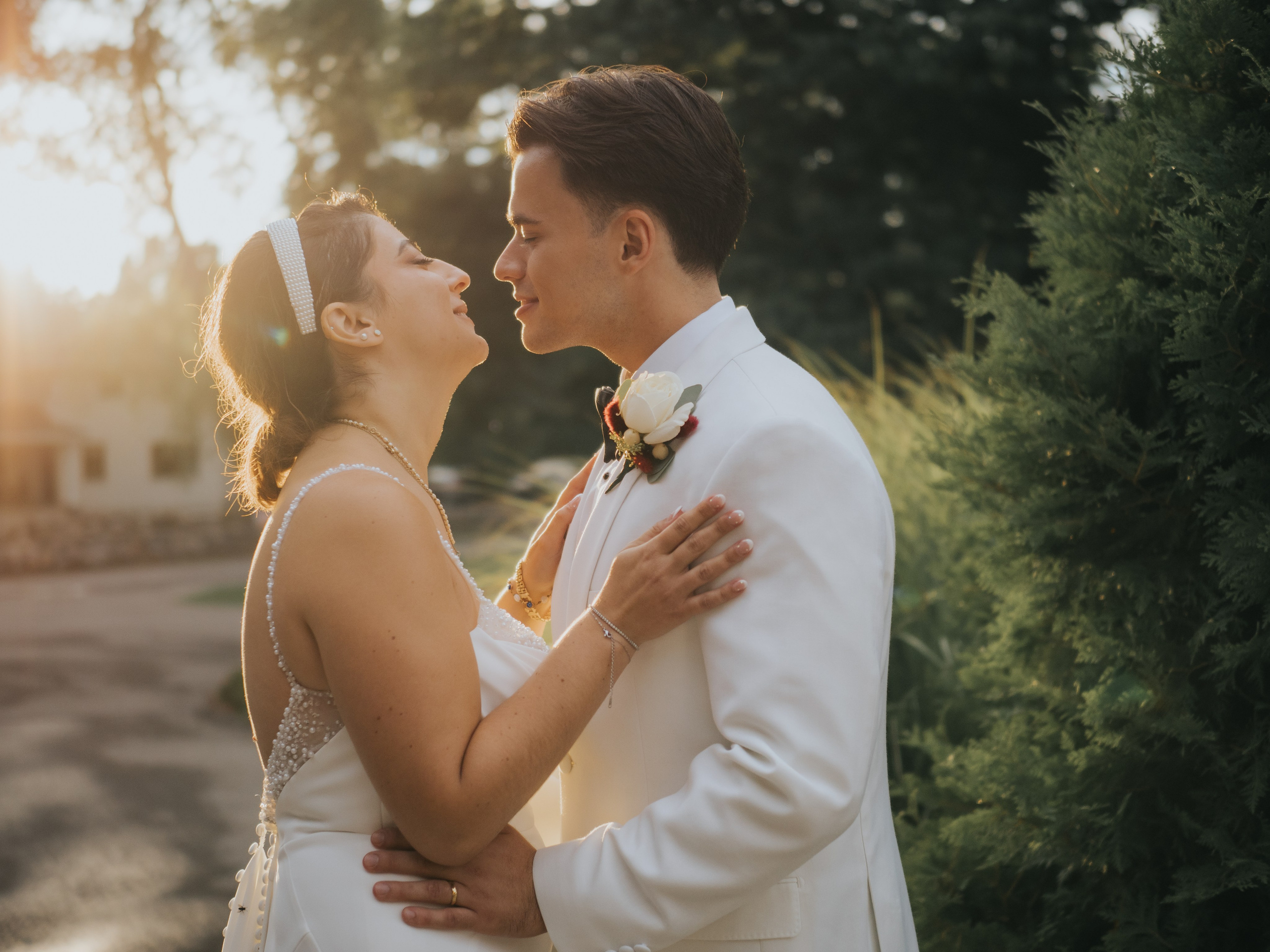 Wedding of Cassandra and Loïc in Beaconsfield, Montreal. Wedding and Family Photography Montreal Muriel Oe Photo