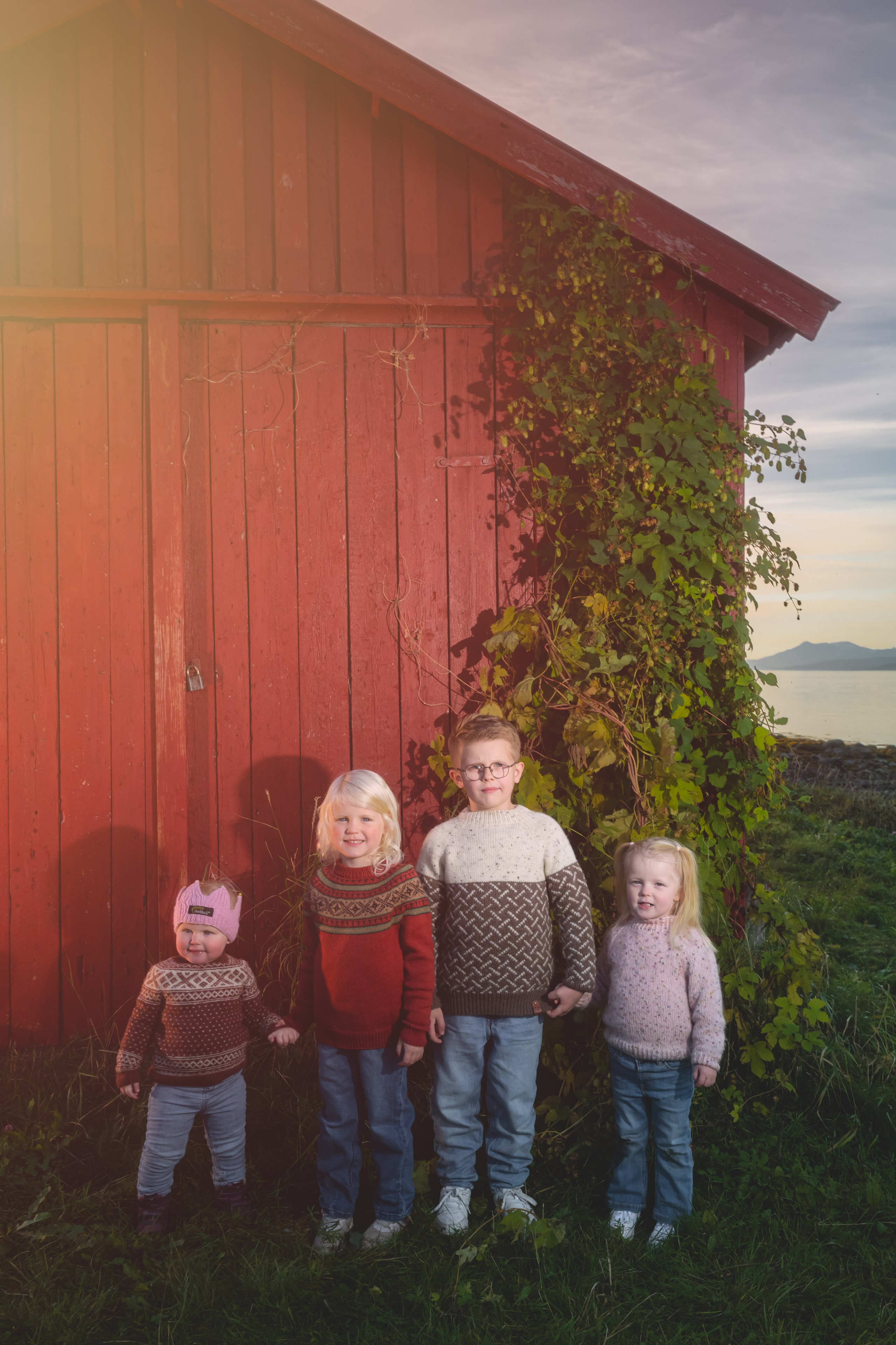Barnfotografering i Ballangen – naturlig portrett i utendørsmiljø