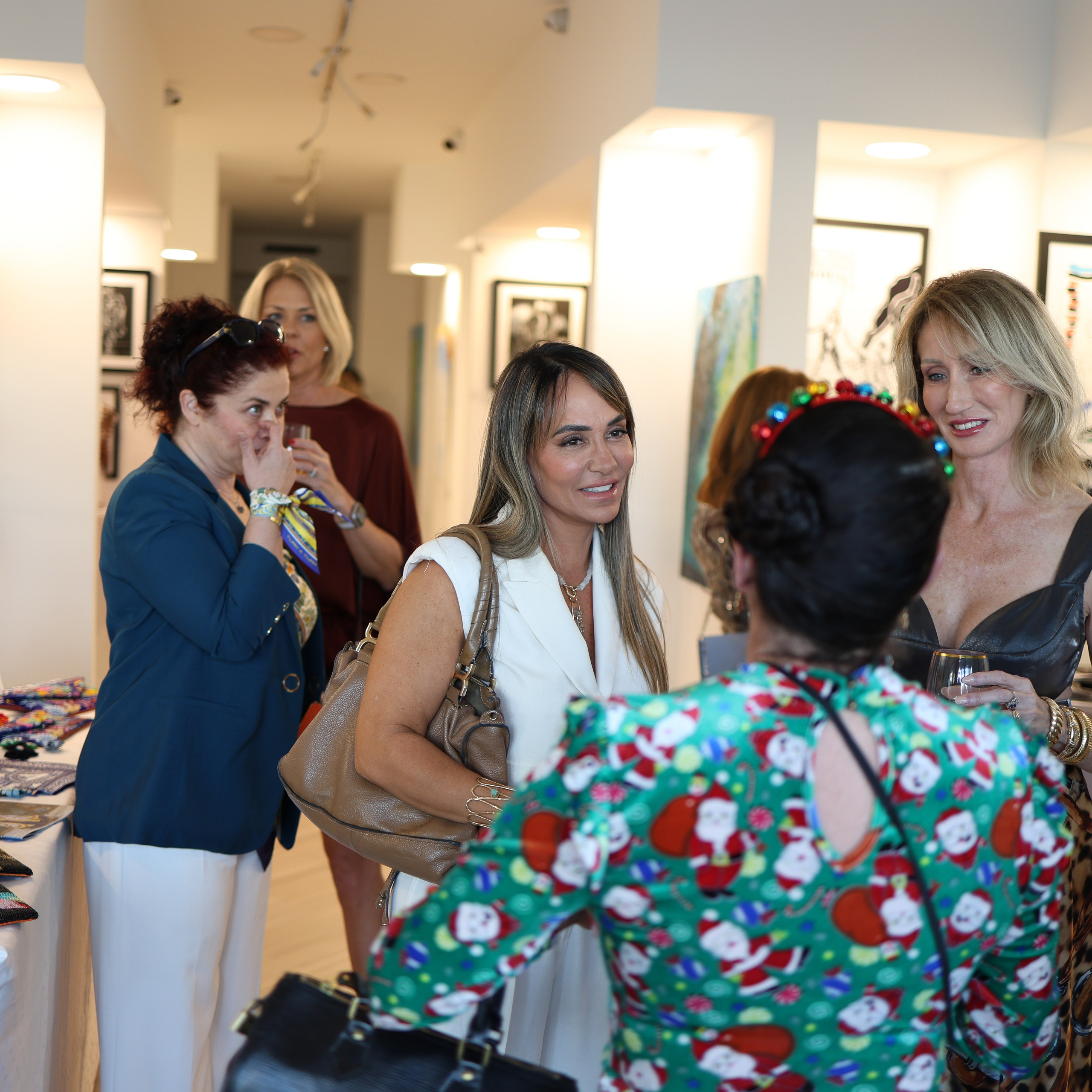 Paradise Coast Lifestyle Magazine. Out and About 239