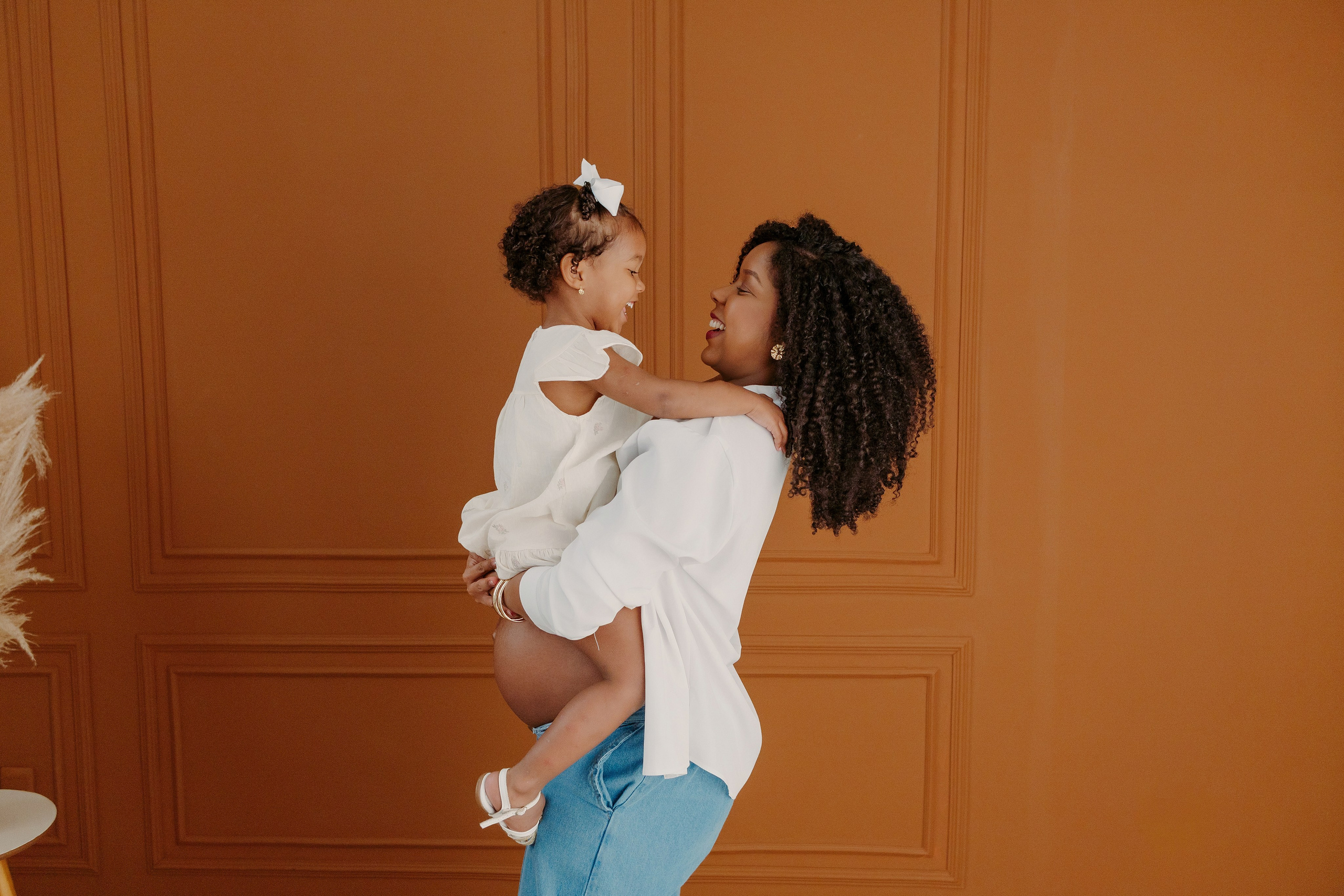 Verena à espera de Júlia. Estúdio Natani Fotografia