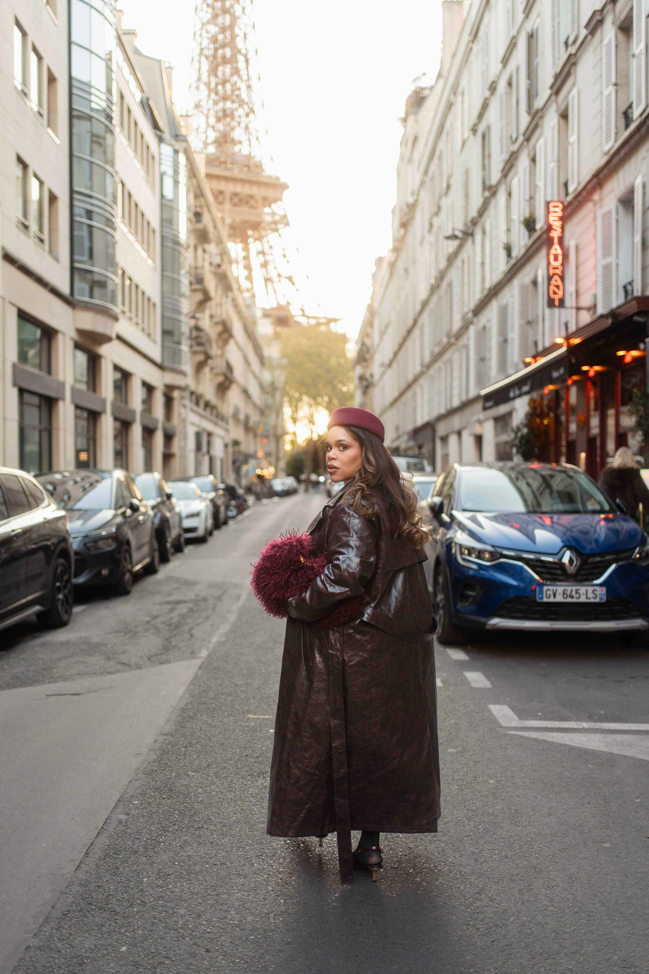 Miriana (1 hour). Photographer in Paris|Solo and groups, portraits & content, couples photo-shoot in Paris at the best locations