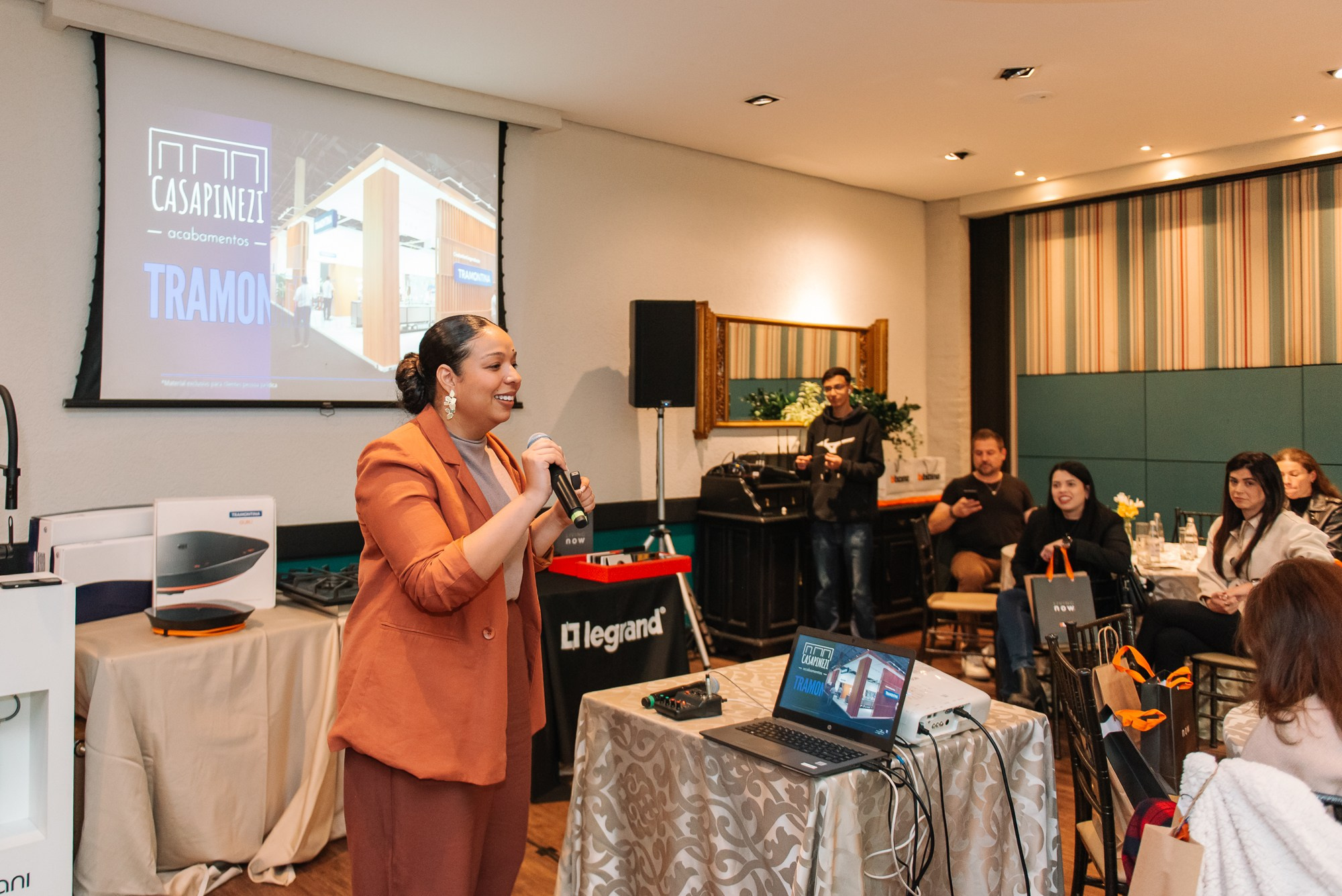 Café + Conteúdo | Casa Pinezi. 78 Imagens