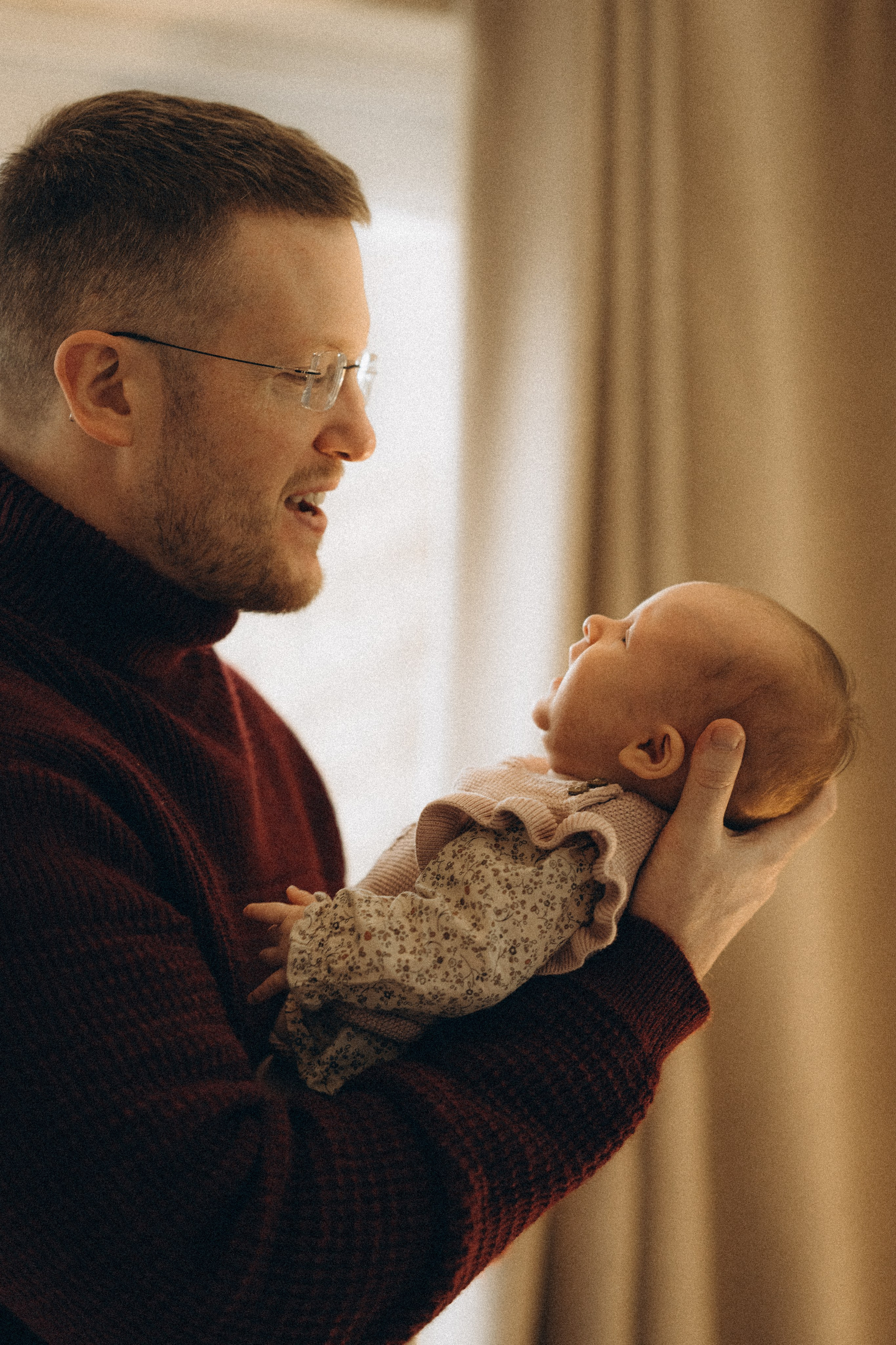 Home newborn session. Tania Gandrabur, photographer in West Midlands, England