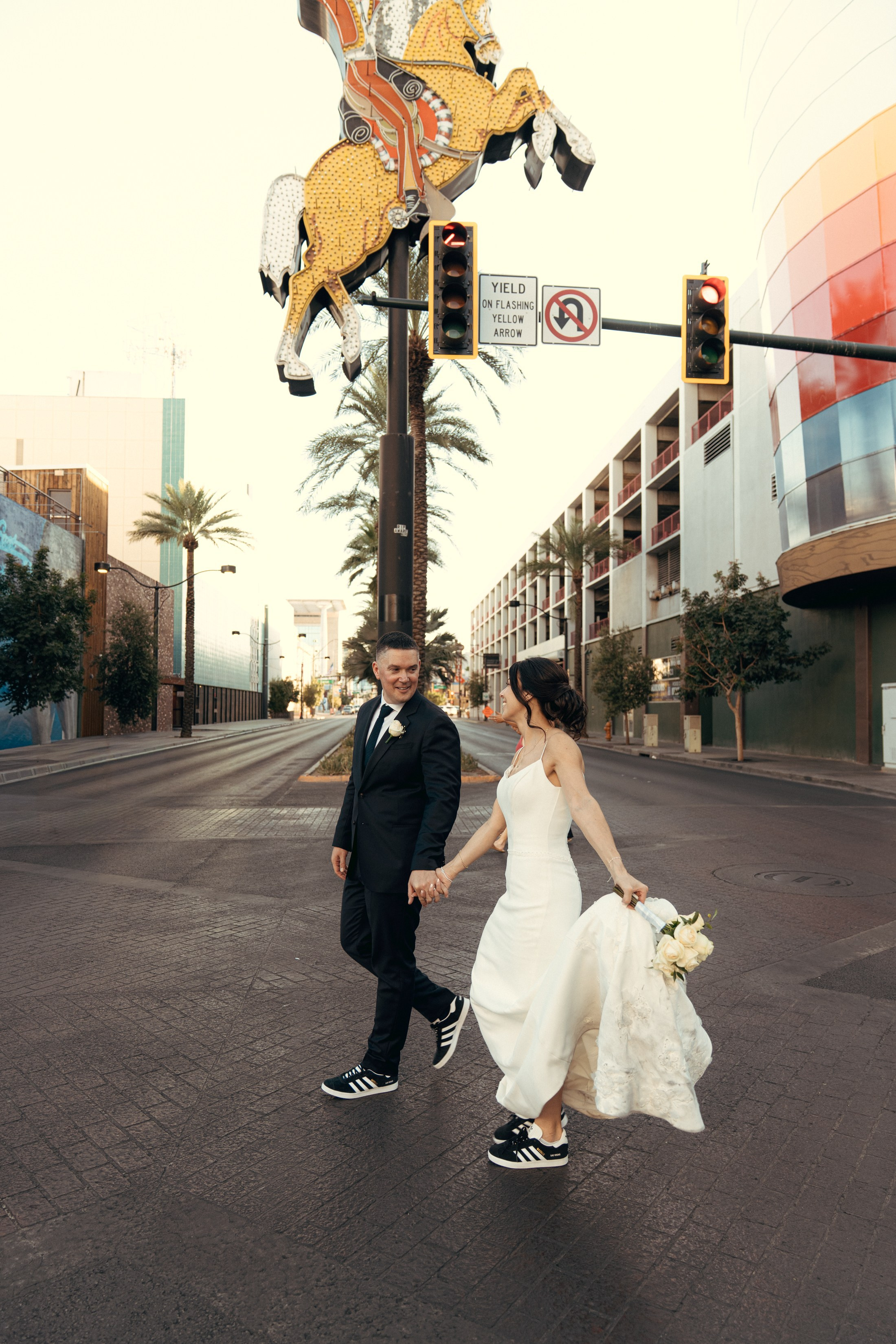 Lara&Dan. Wedding & elopement photographer Viktoriya Kravtsov. Las Vegas