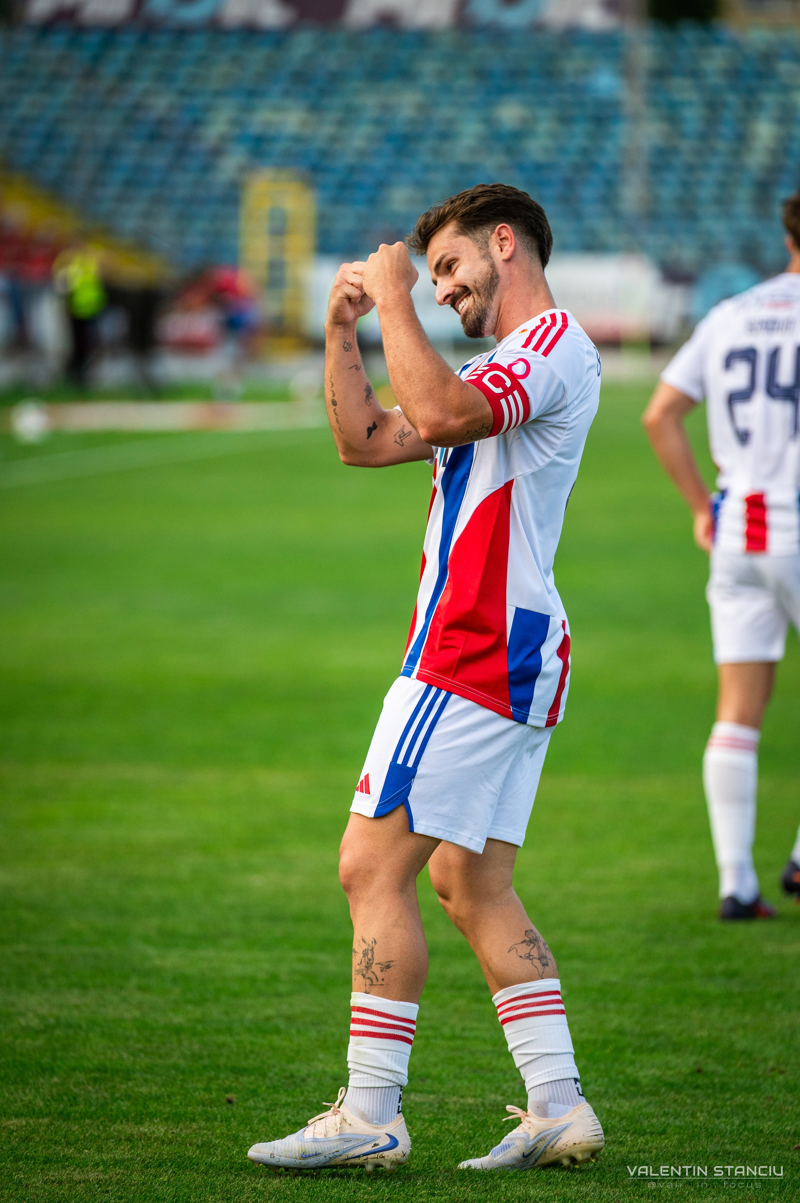 Otelul Galati — CFR Cluj. Fotograf de Sport, Portret, Produs, Corporate, Cultural și Evenimente în Galați | Valentin Stanciu
