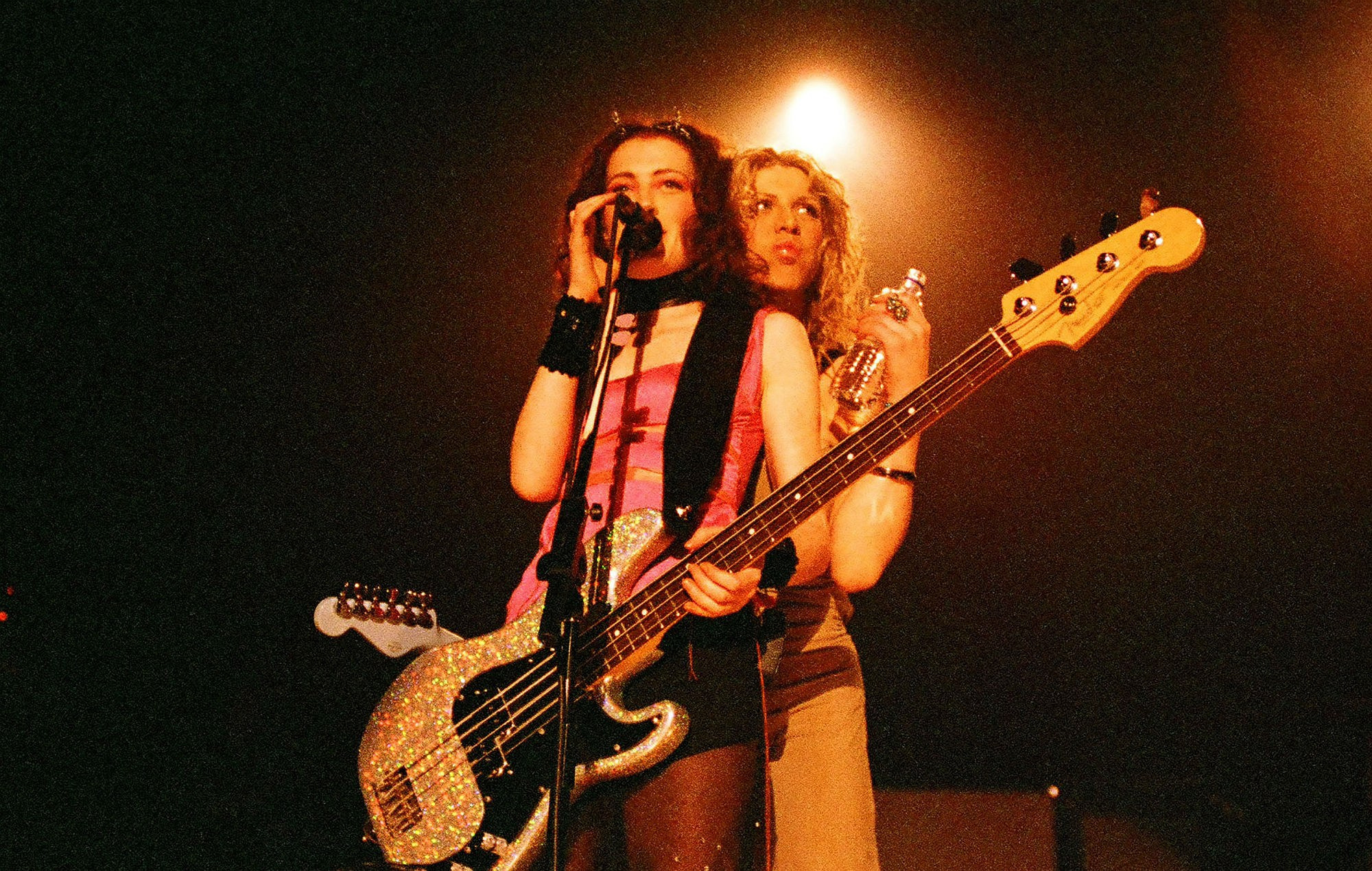 Melissa Auf der Maur publicará el libro fotográfico «My '90s Rock Photographs» en septiembre | FOTKAI