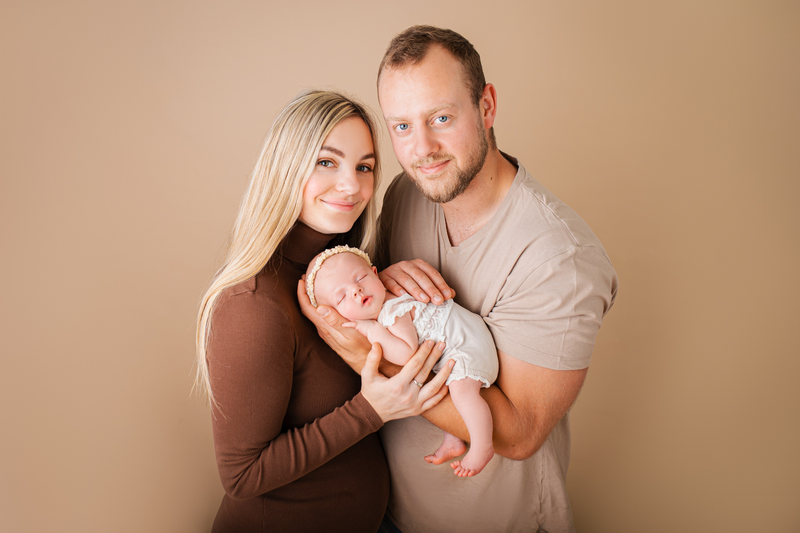 Family photoshoot. Newborn photographer and Photography Educator in Prague Yana Stelmakh