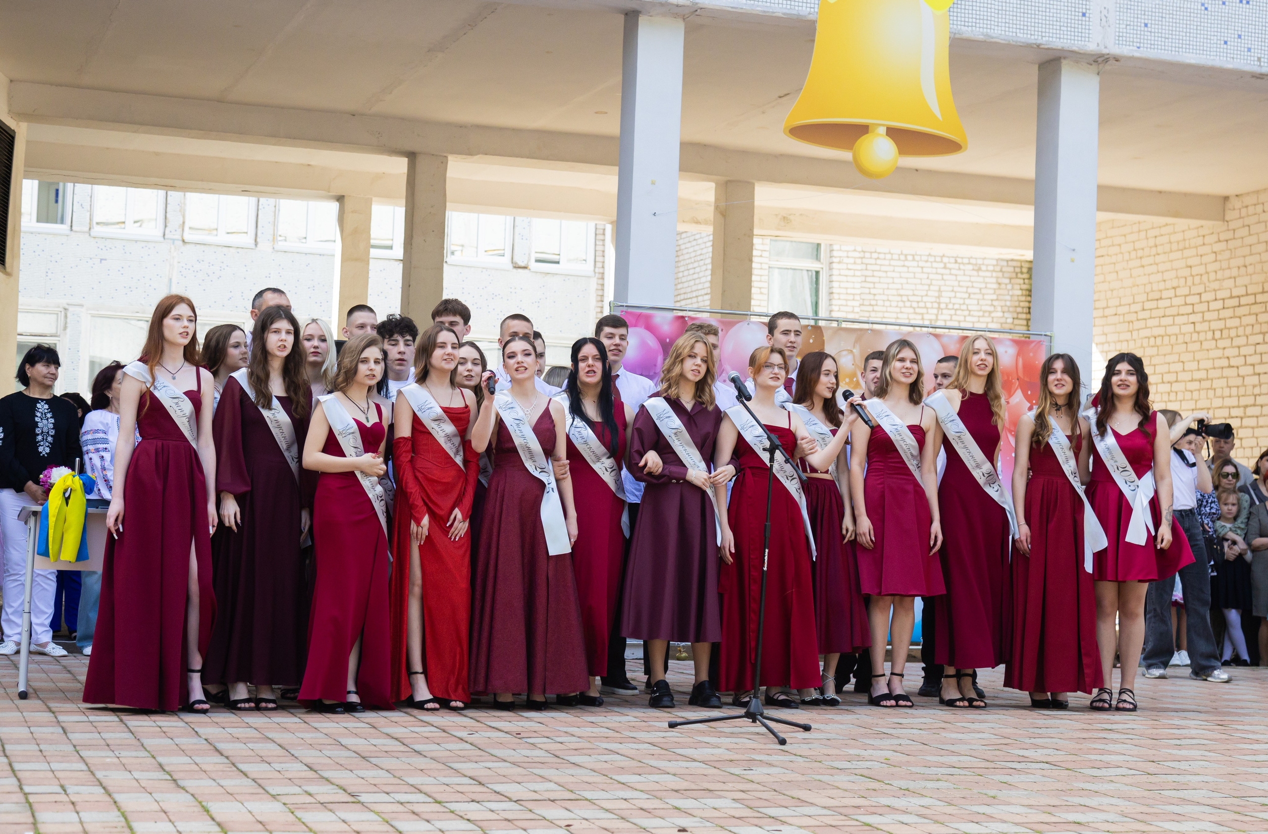 Пример фотосессии последний звонок и выпускной 11А, все в куче по очереди