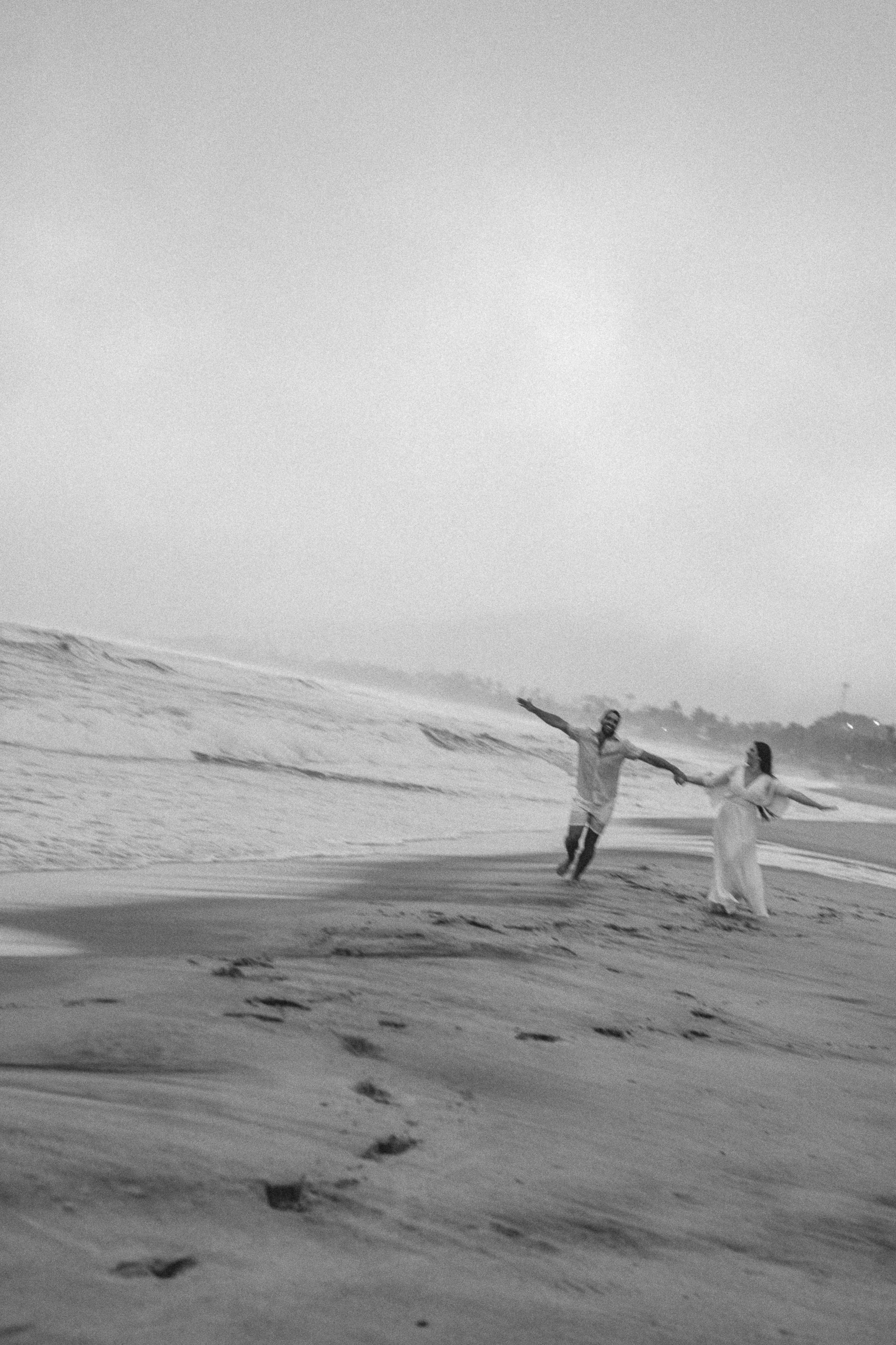 Pré Wedding — Bianca e Maik (Praia Maresias). Fotógrafo de casamento e Filmmaker de casamento