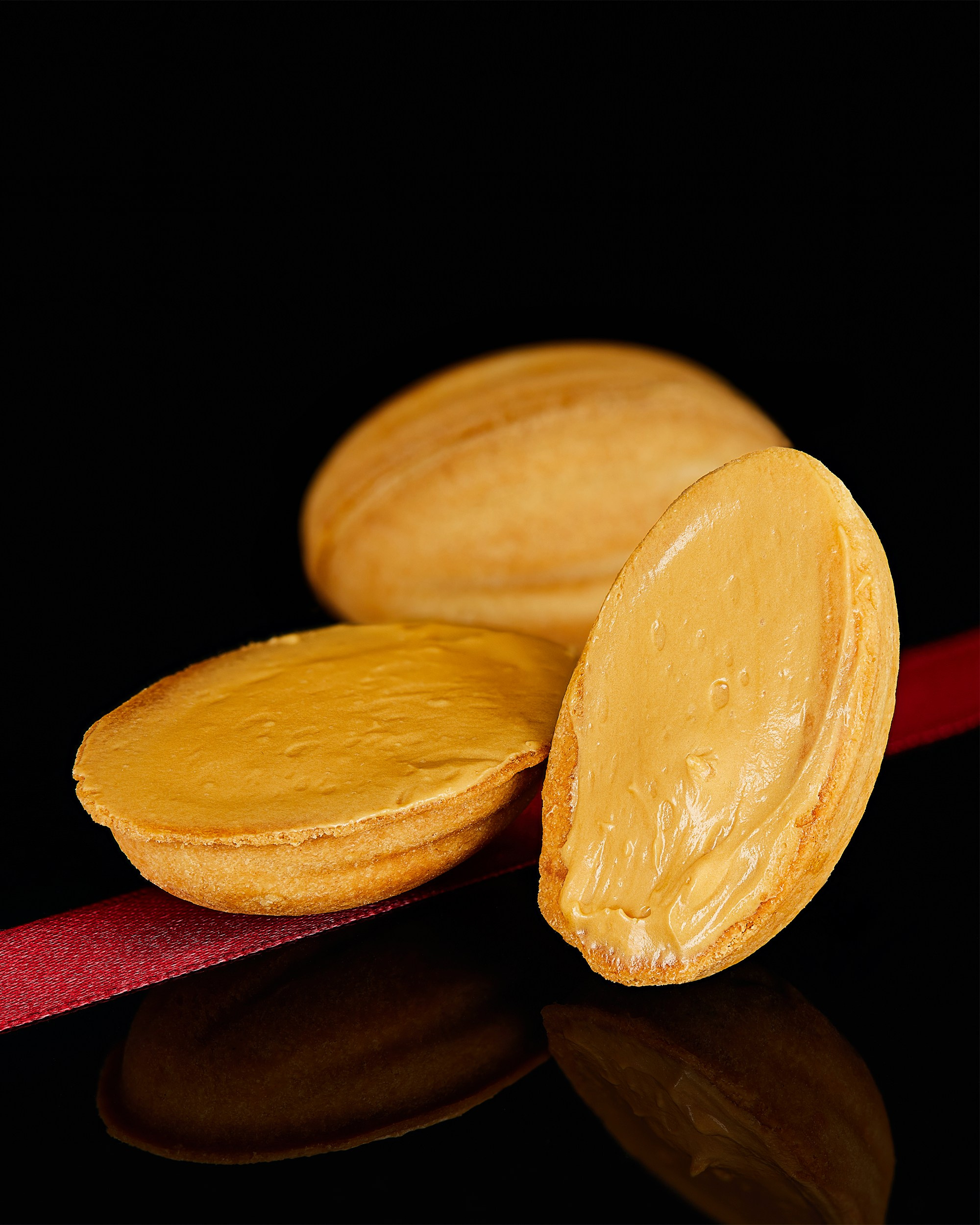 Photographer Roman Djuzev - Cookies "Nuts" with boiled condensed milk on a dark background.