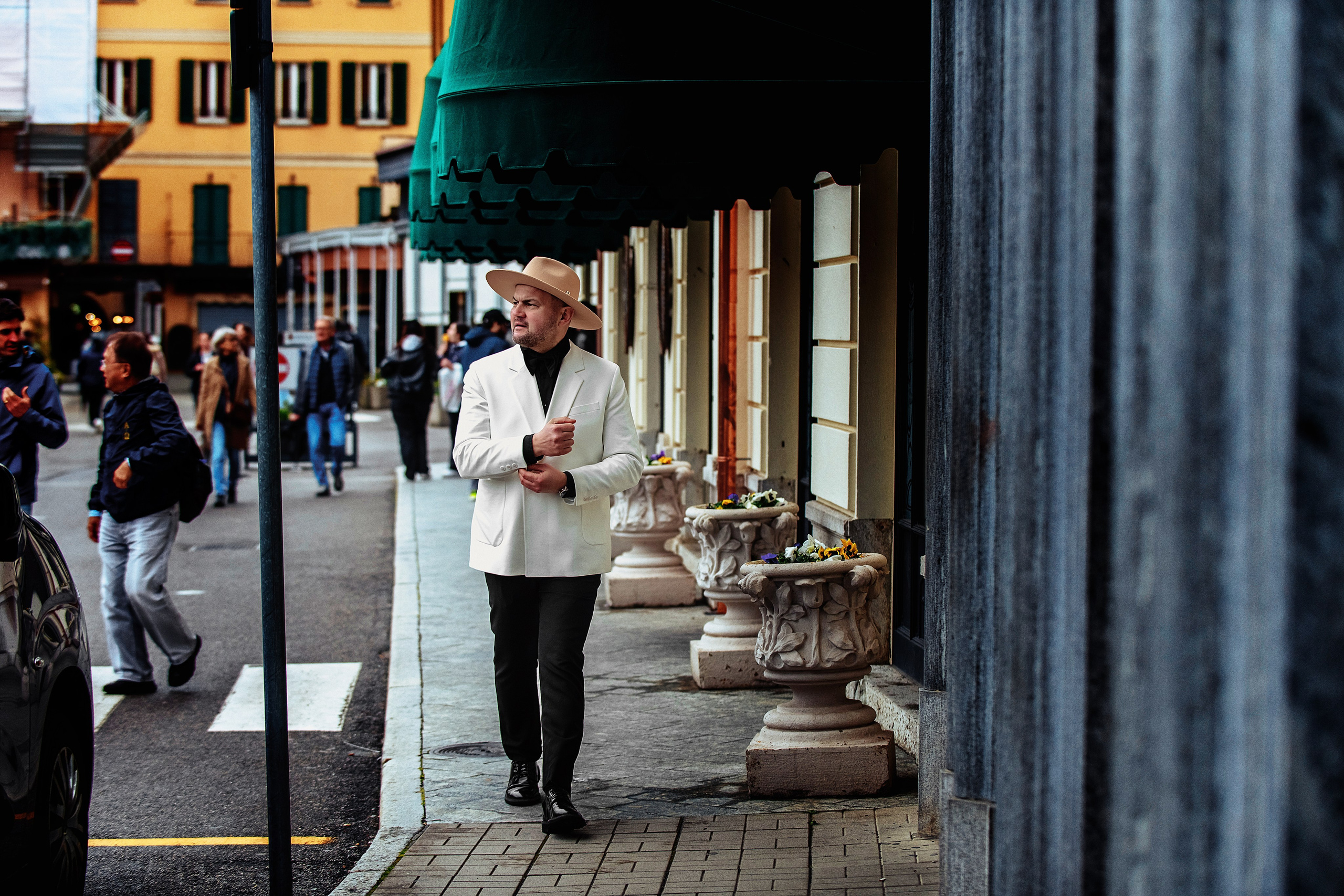 Como Evghenii. Wedding photographer from Moldova Alexey Chipchiu