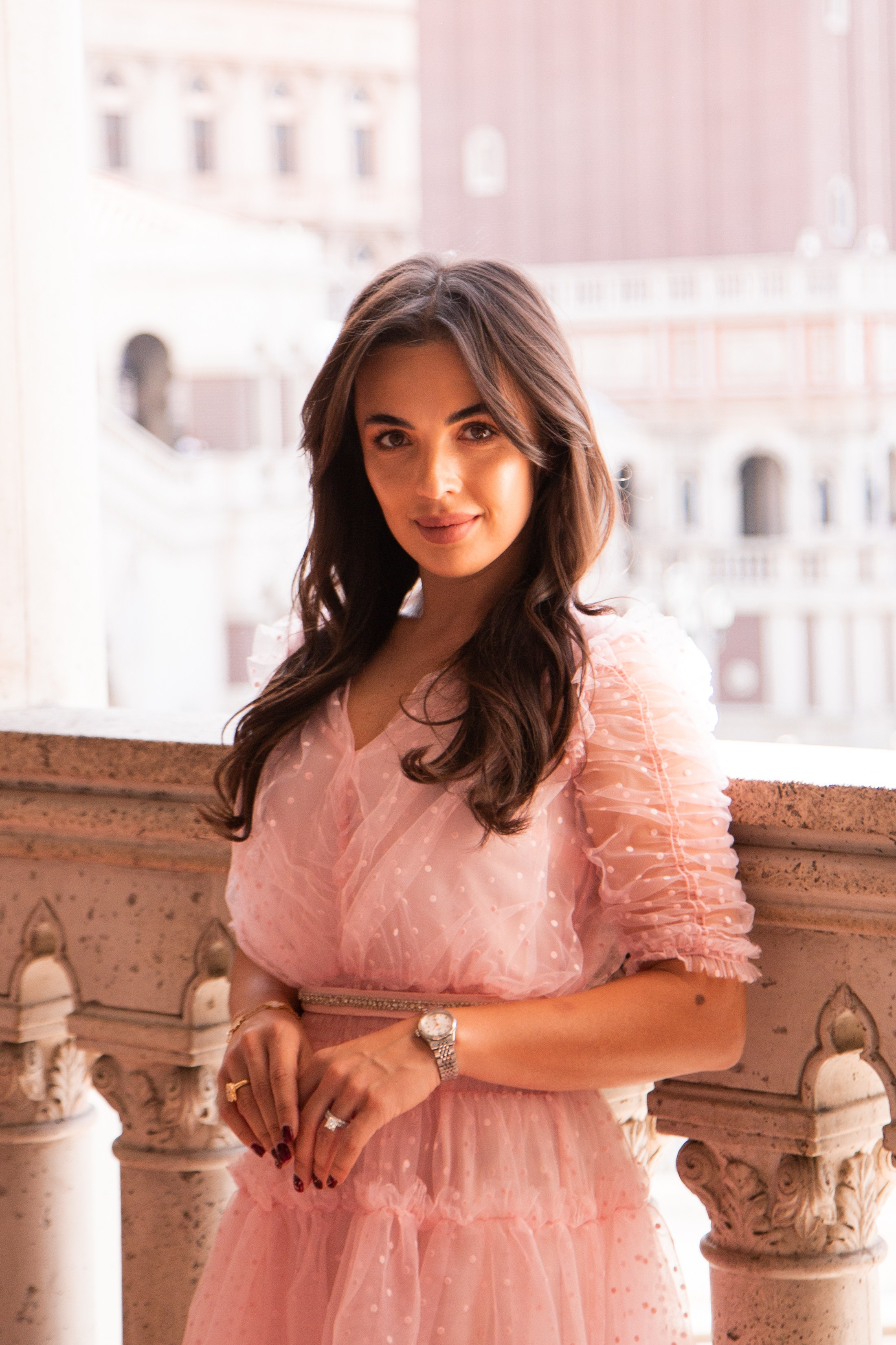 Julia & Kate. Wedding & elopement photographer Viktoriya Kravtsov. Las Vegas