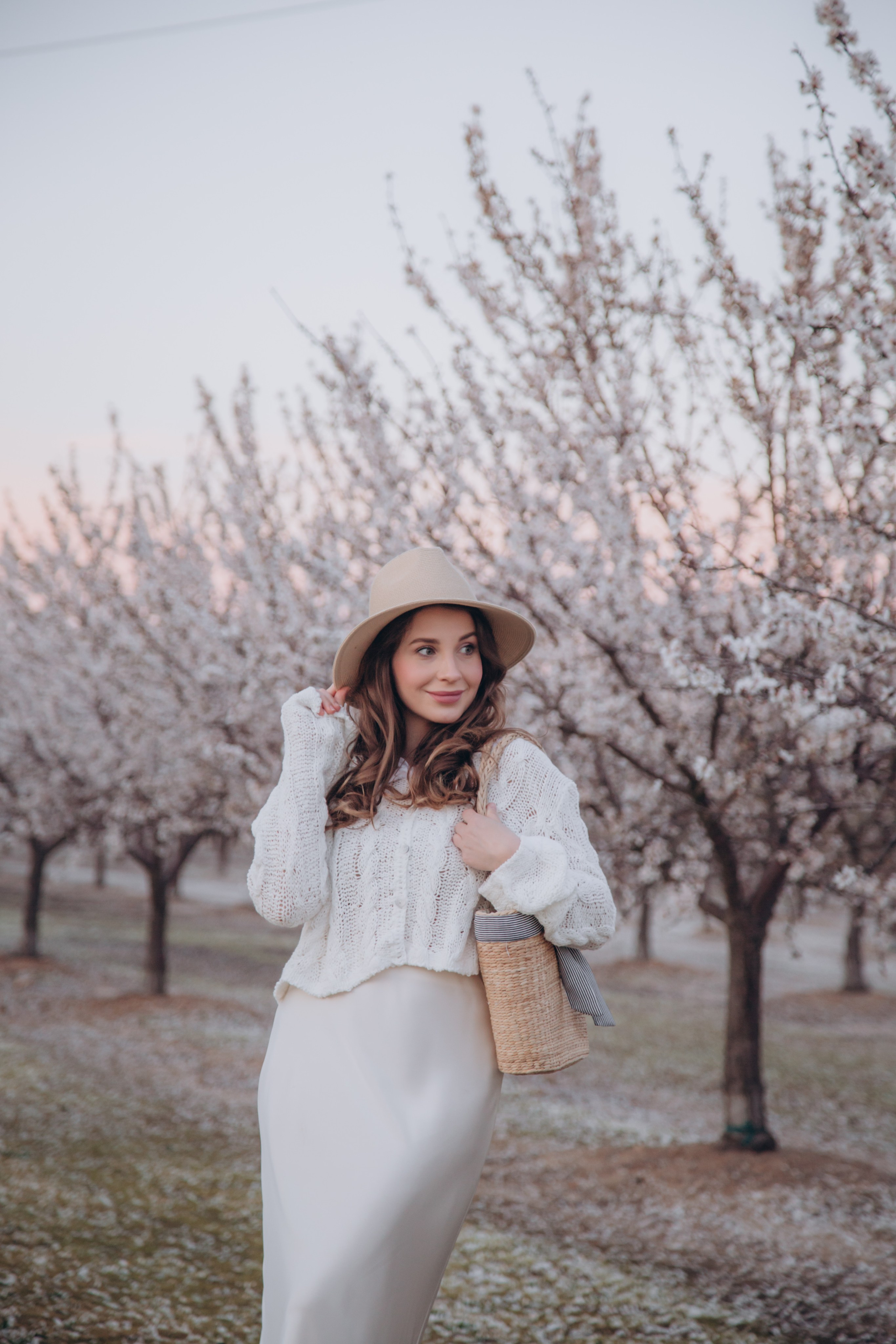 Family in nature. Family and children’s lifestyle photographer Elena Tumanova