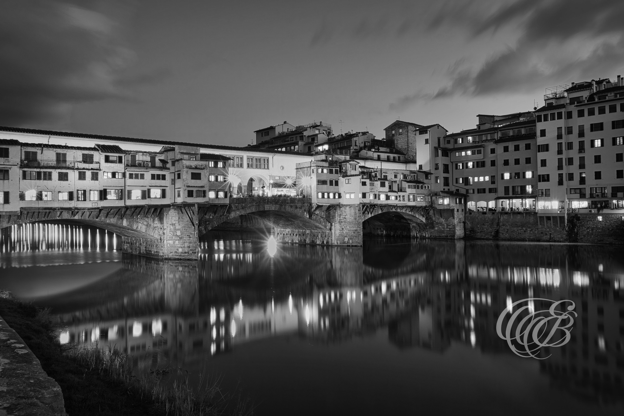 Florence Italy - Sunset with a view of the Ponte Vecchio - B&W - Eduardo Bartoli Fine Art Photography - Black-and-white photograph of a sunset view of the Ponte Vecchio in Florence, Italy – fine art photography by Eduardo Bartoli.