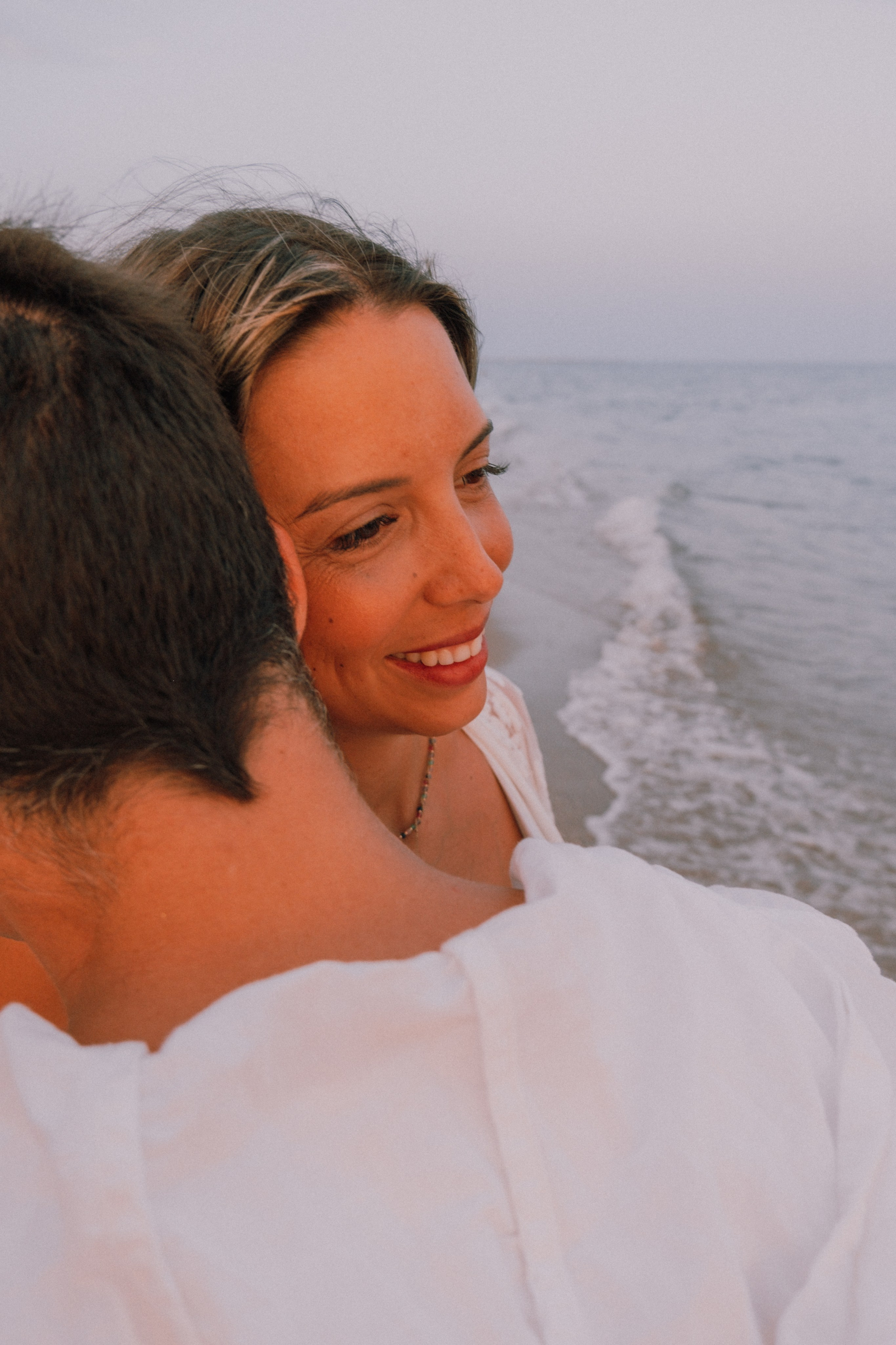 Sesión embarazo en la playa. Fotografía profesional en Calafell - Elena Medvedeva