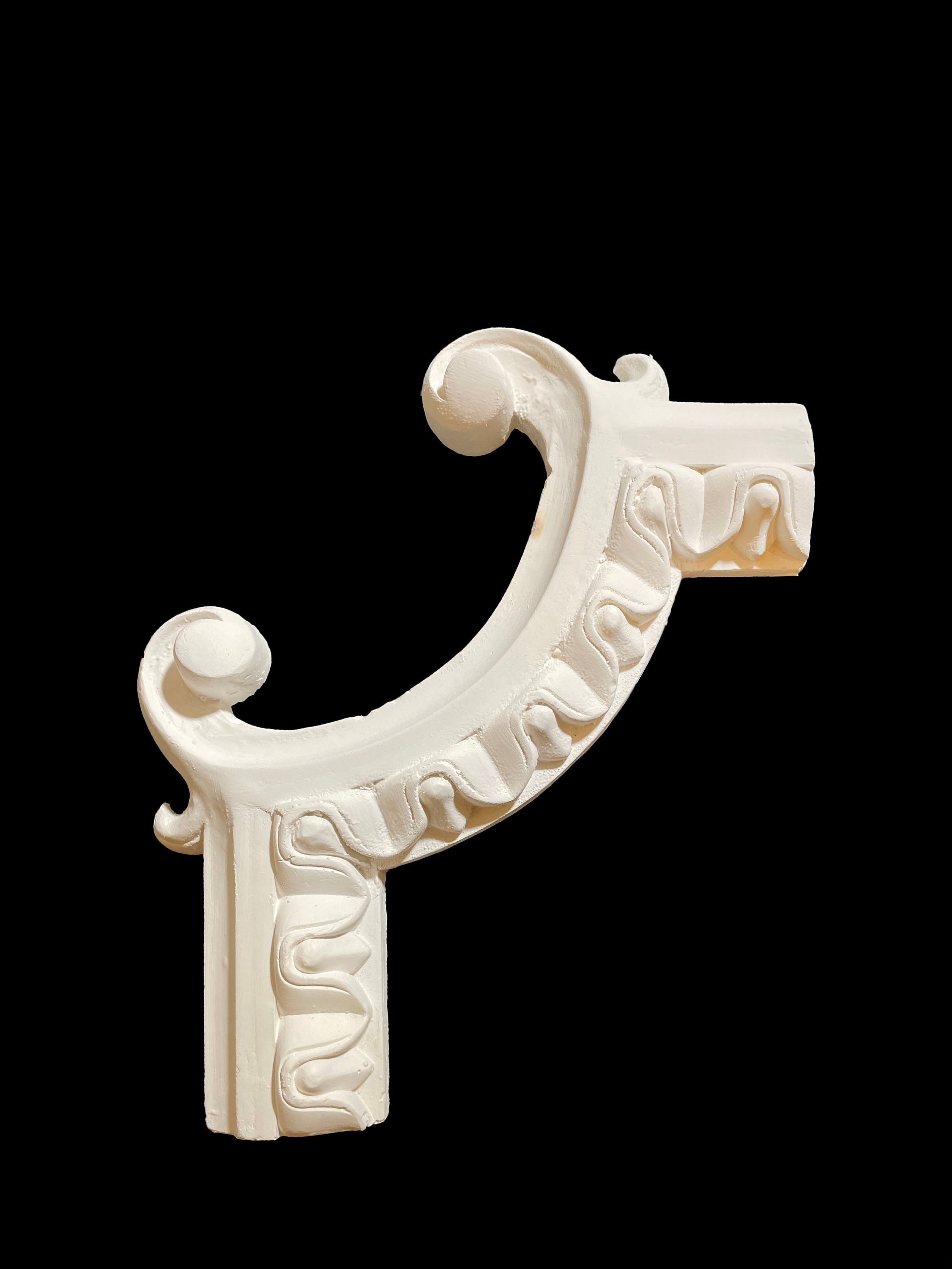 Corners. Plaster molding