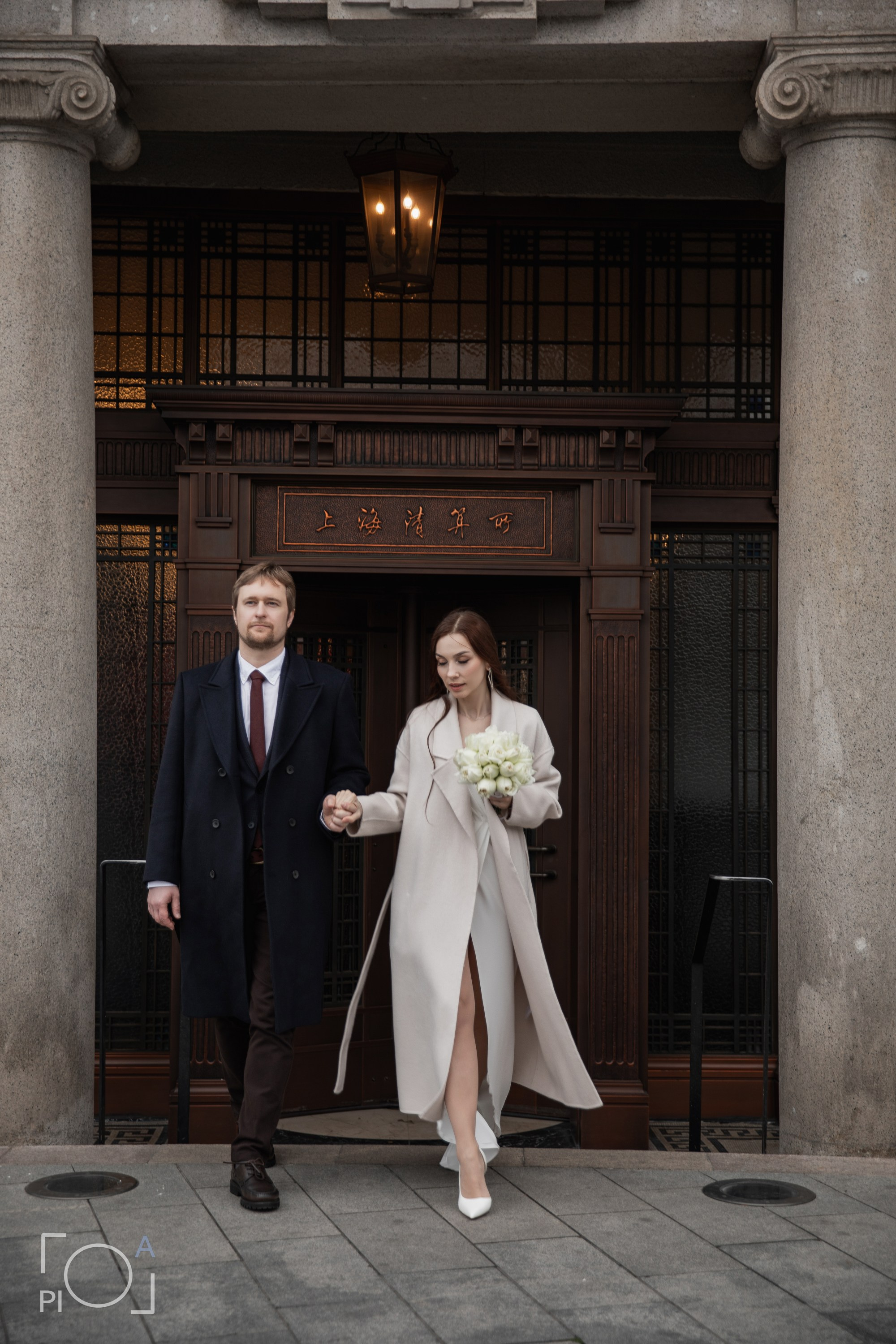 Свадебная фотосессия с консульской подписью в консульстве. Фотограф в Шанхае — Лола Пидлуская