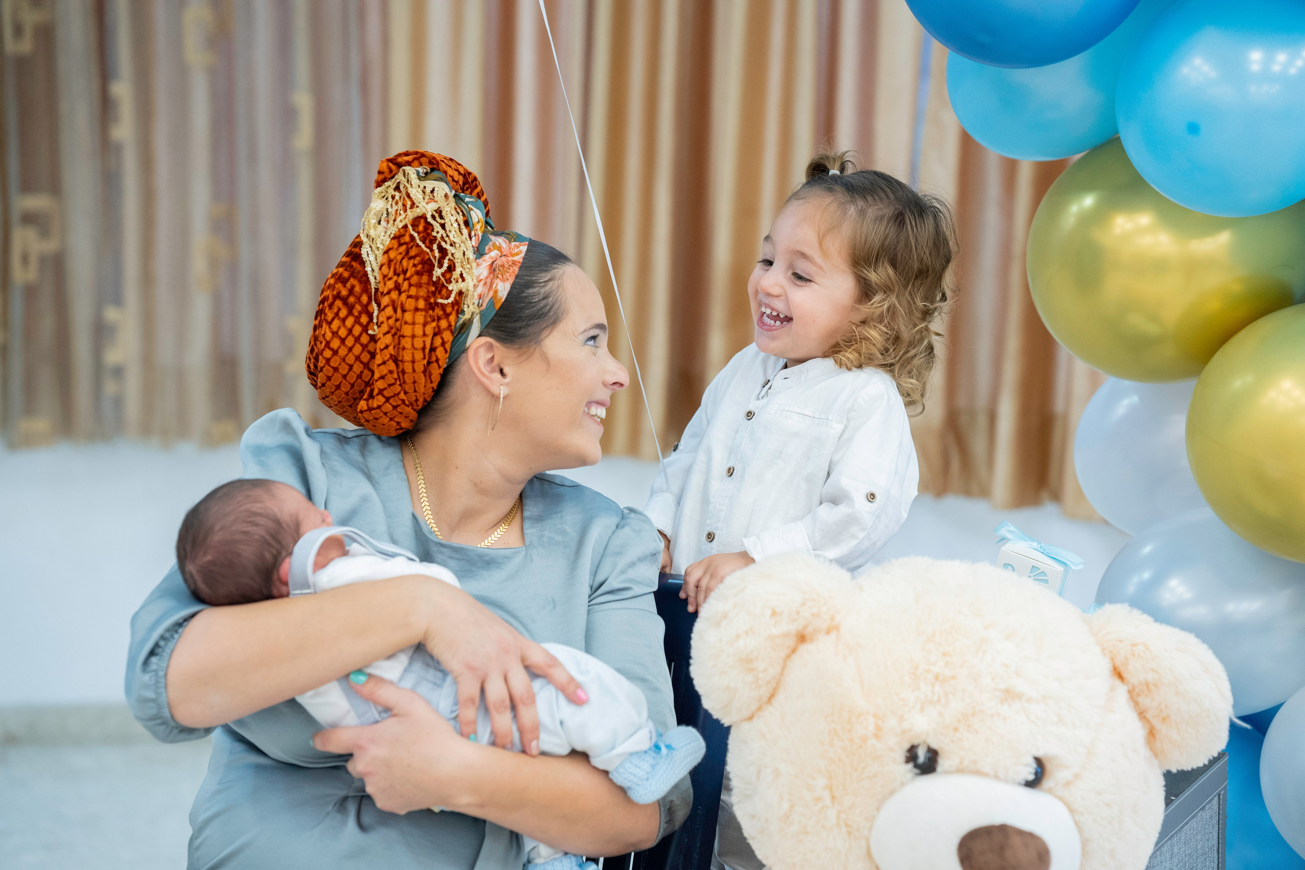 הברית של יוסף וחנה. יוסף מזרחי צילום חתונה, ברית וזוגיות. צלם מקצועי שאוהב להוציא אתכם הכי יפים ברגעים הכי מרגשים