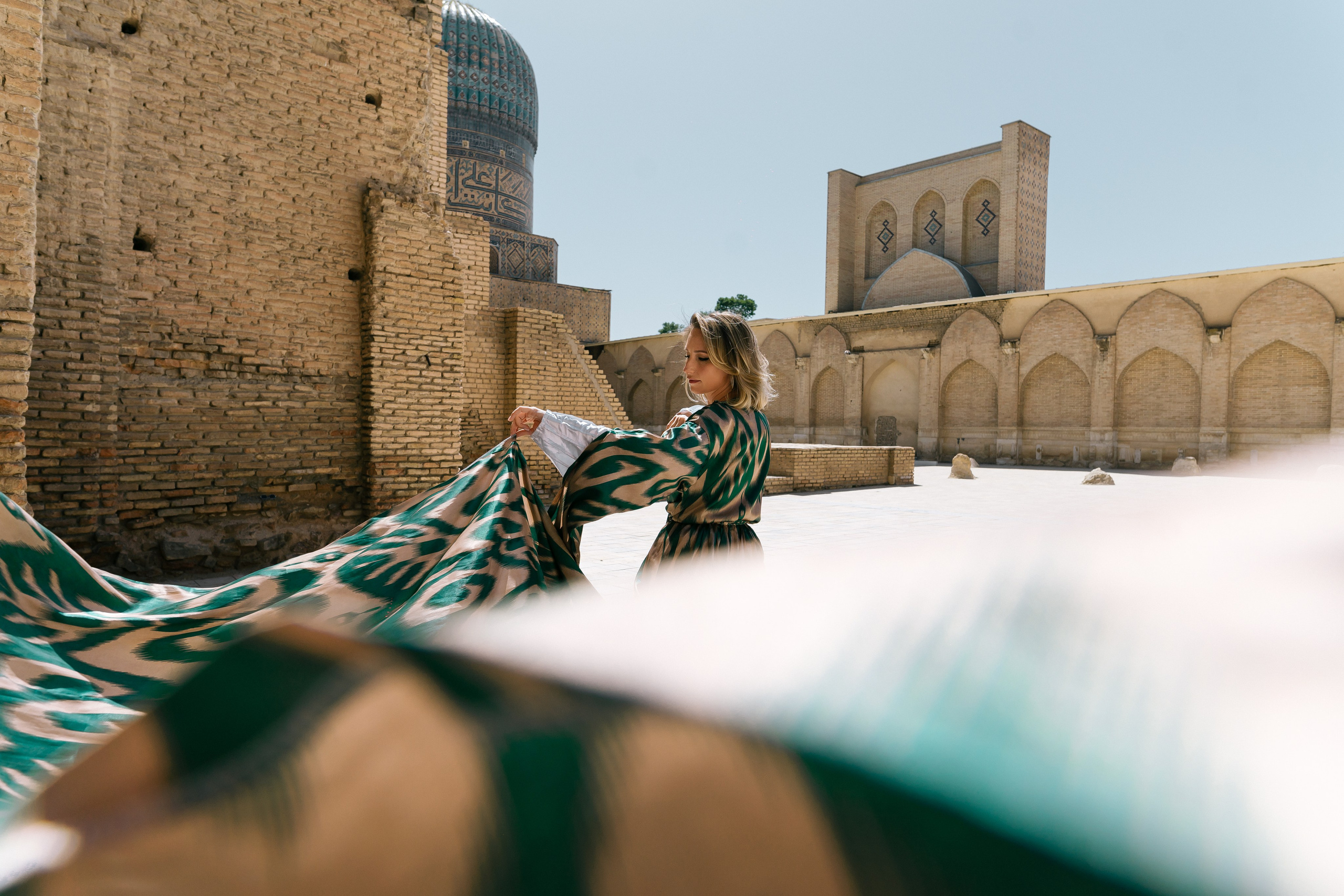 A long dress for a photo shoot. Photographer in Uzbekistan and Samarkand Djasur Marupov