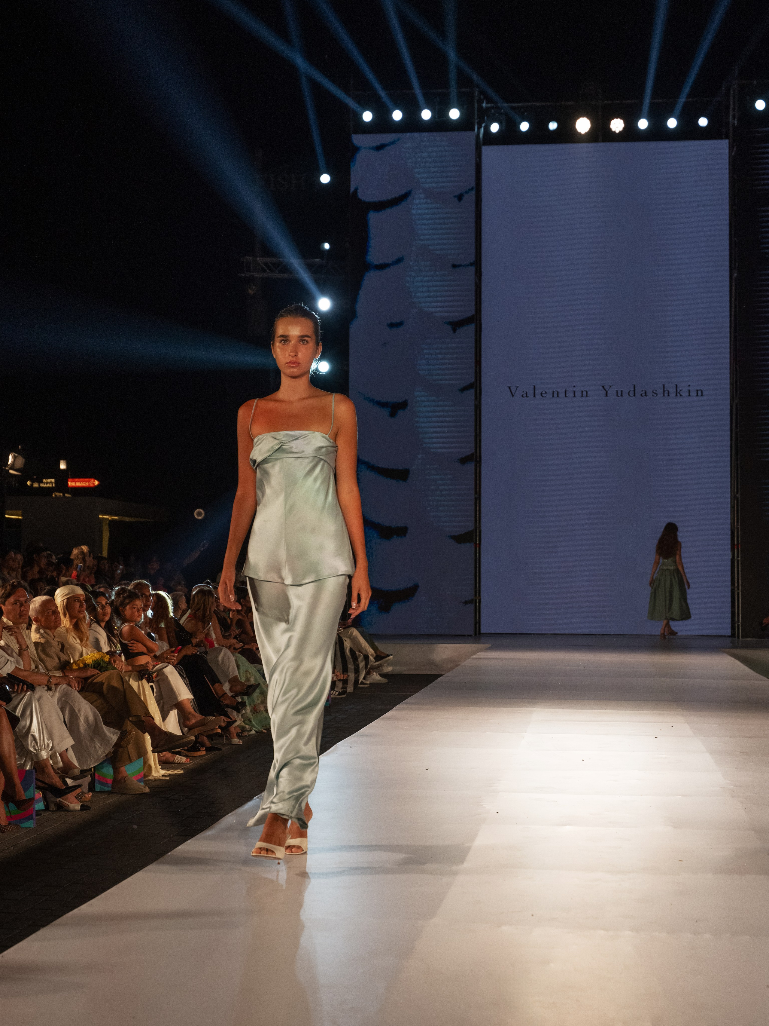Valentin Yudashkin x AFW 2026. Фотограф Баку Тбилиси
