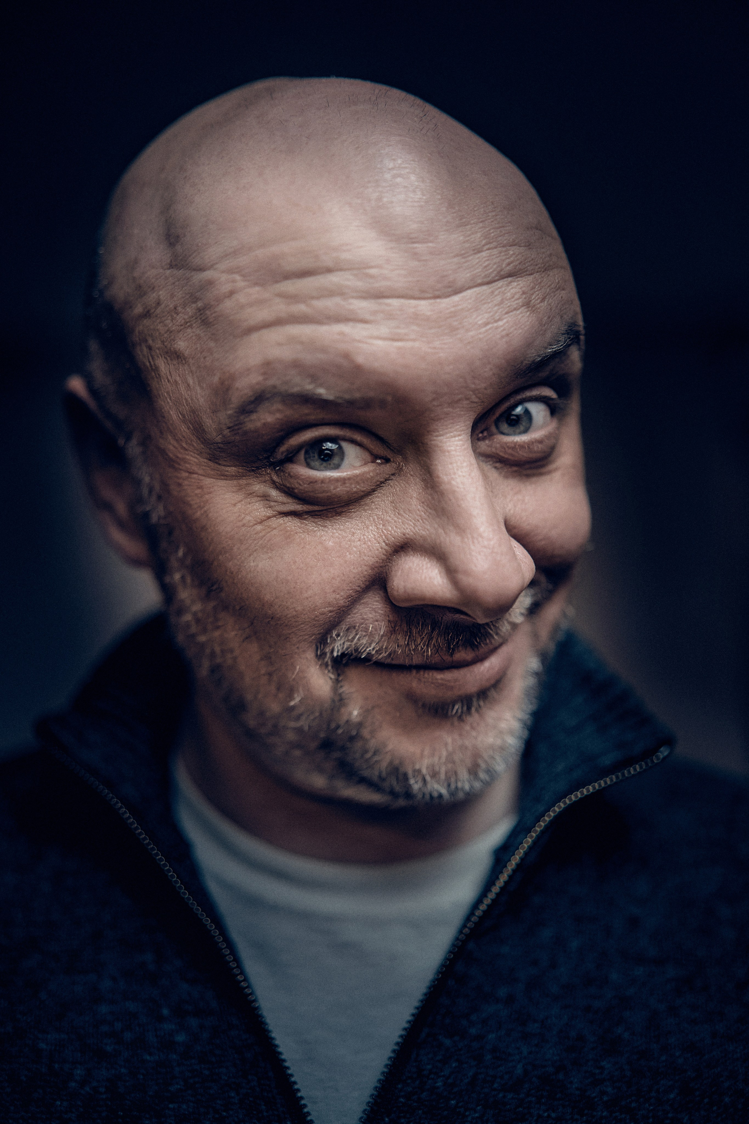 Portret Malarza - Simeon Genew - Portrety w studio - Fotograf i wideograf Andriej Szypiłow