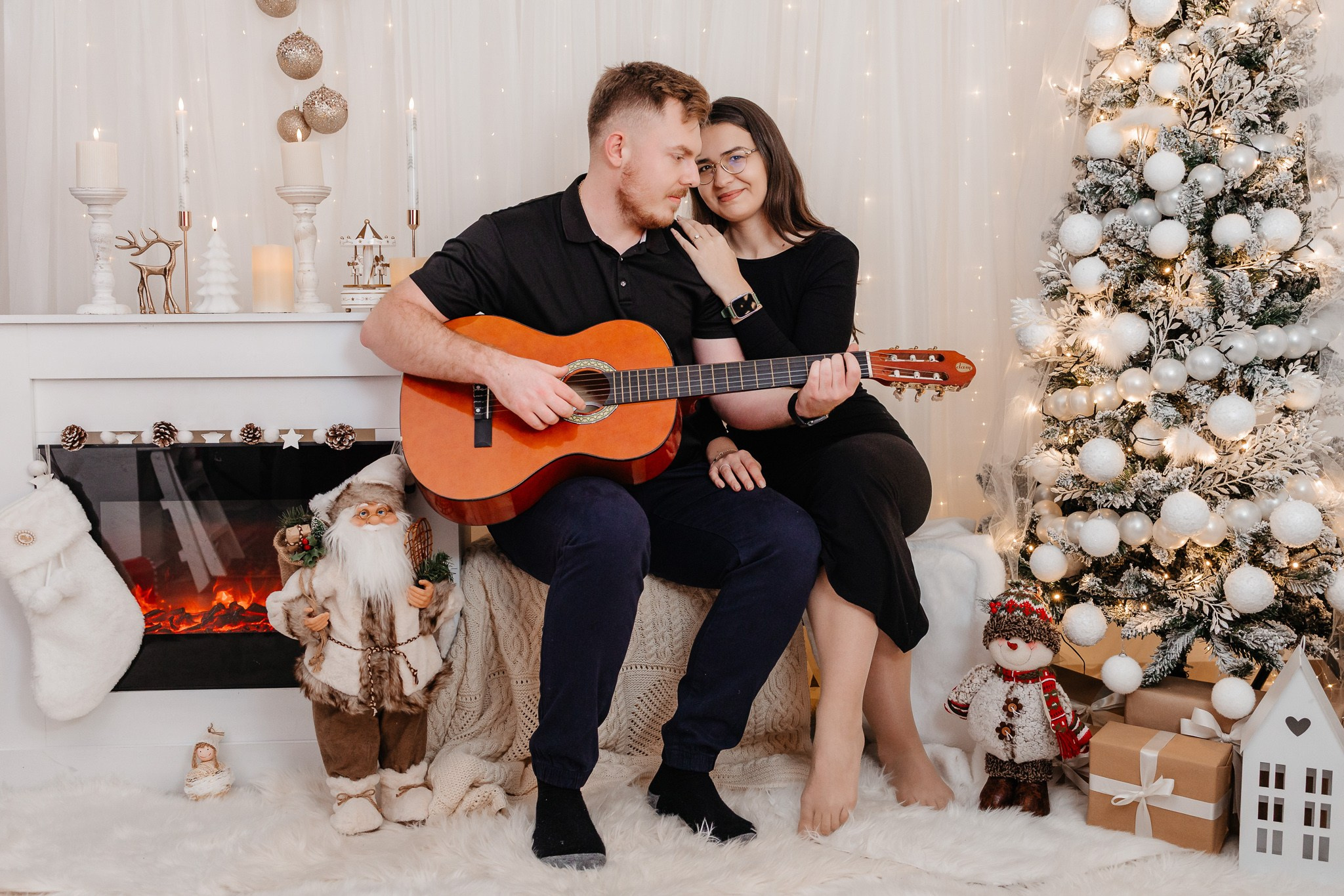 Ședințe Foto Crăciun 2025 Piatra Neamț | Fotografii de Sărbători | FotoACTIV. Fotograf Profesionist Piatra Neamț, Roman, Târgu Neamț, Bicaz, Neamț | Studio, Nuntă, Botez, Eveniment | FotoACTIV