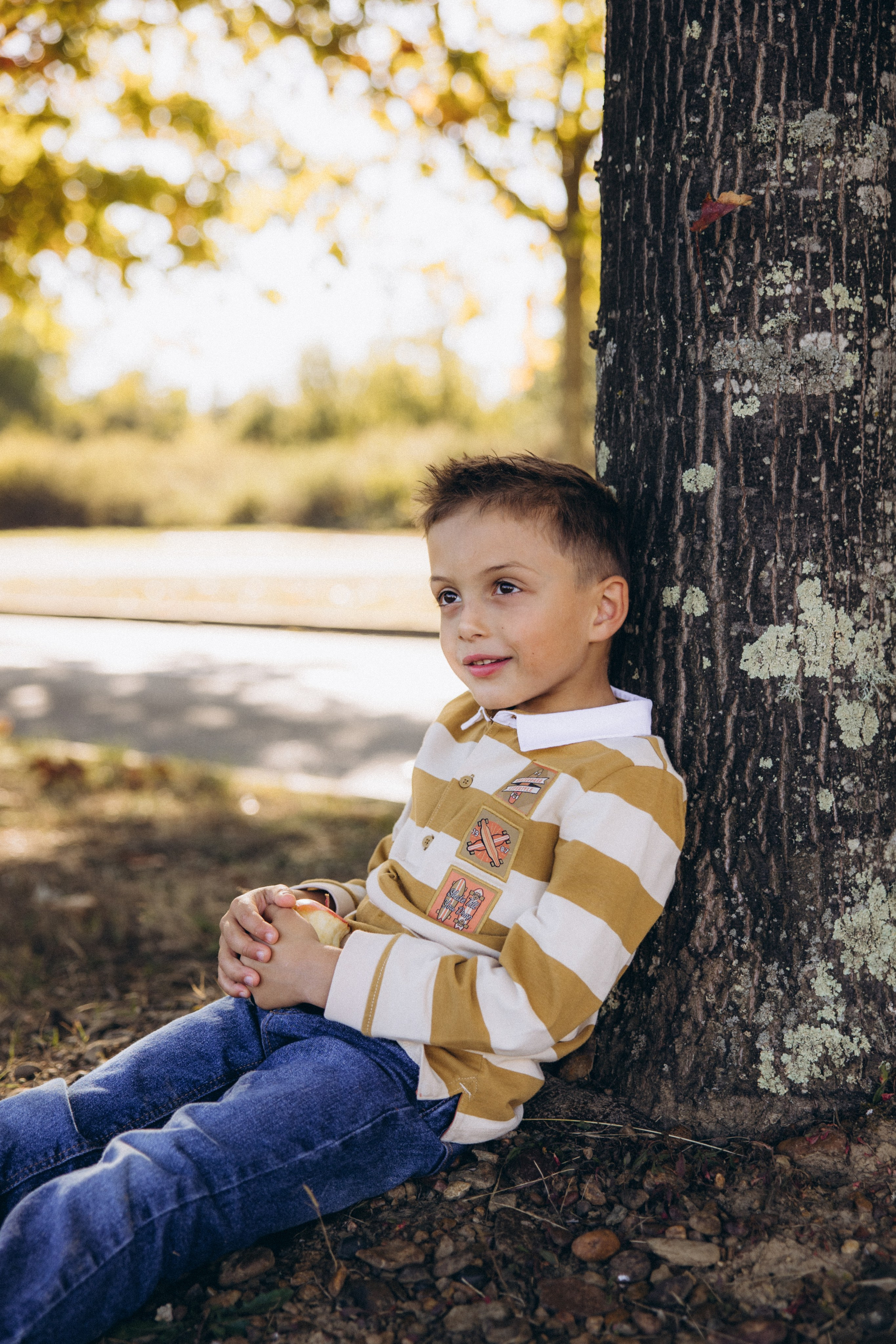 Autumn mother-son family photoshoot in Toulouse. Eugénie Smirnova — your photographer in Toulouse and southwest France