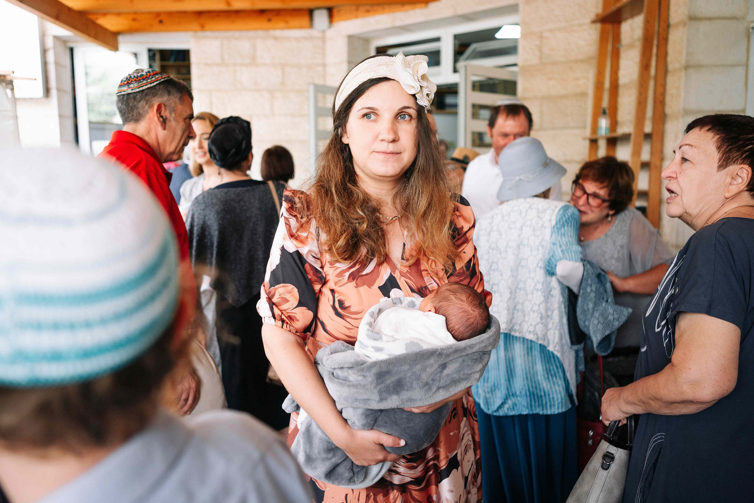 BRITH MILA IN THE SMALL SYNAGOGUE. PHOTOGRAPHER IN ISRAEL