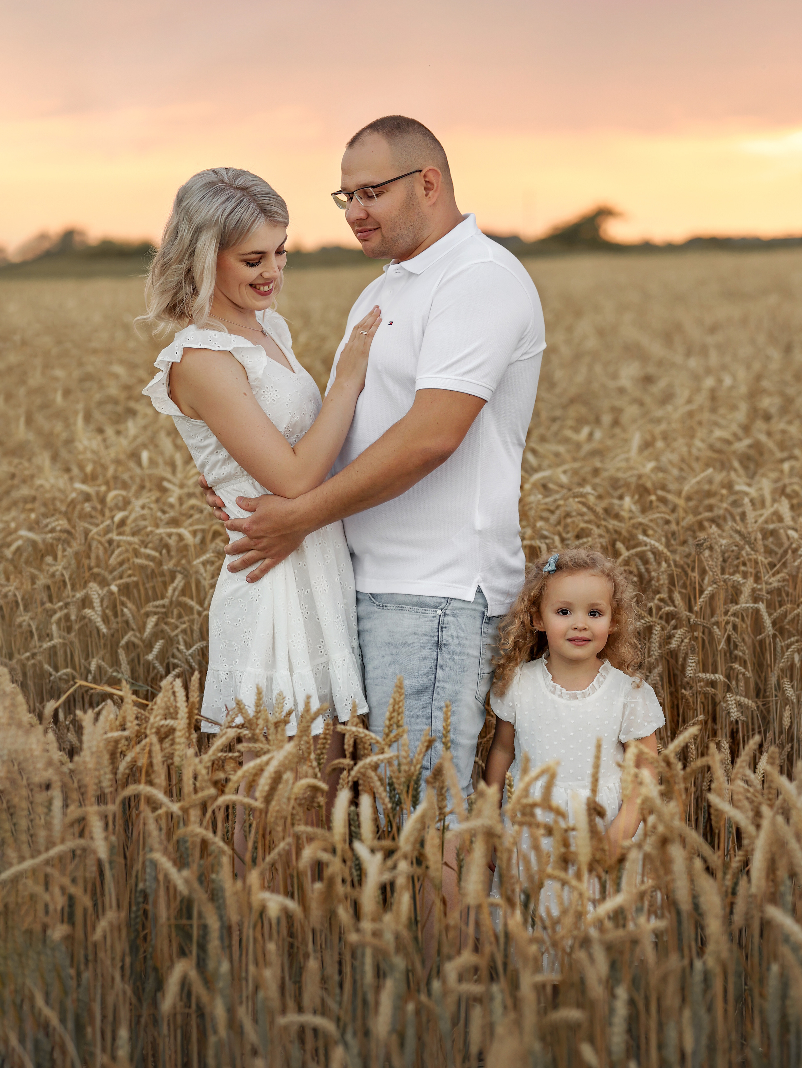 Familien Shooting im Weizenfeld. Familien- Fotografin in Marienhafe, Aurich, Emden, Norden, Leer
