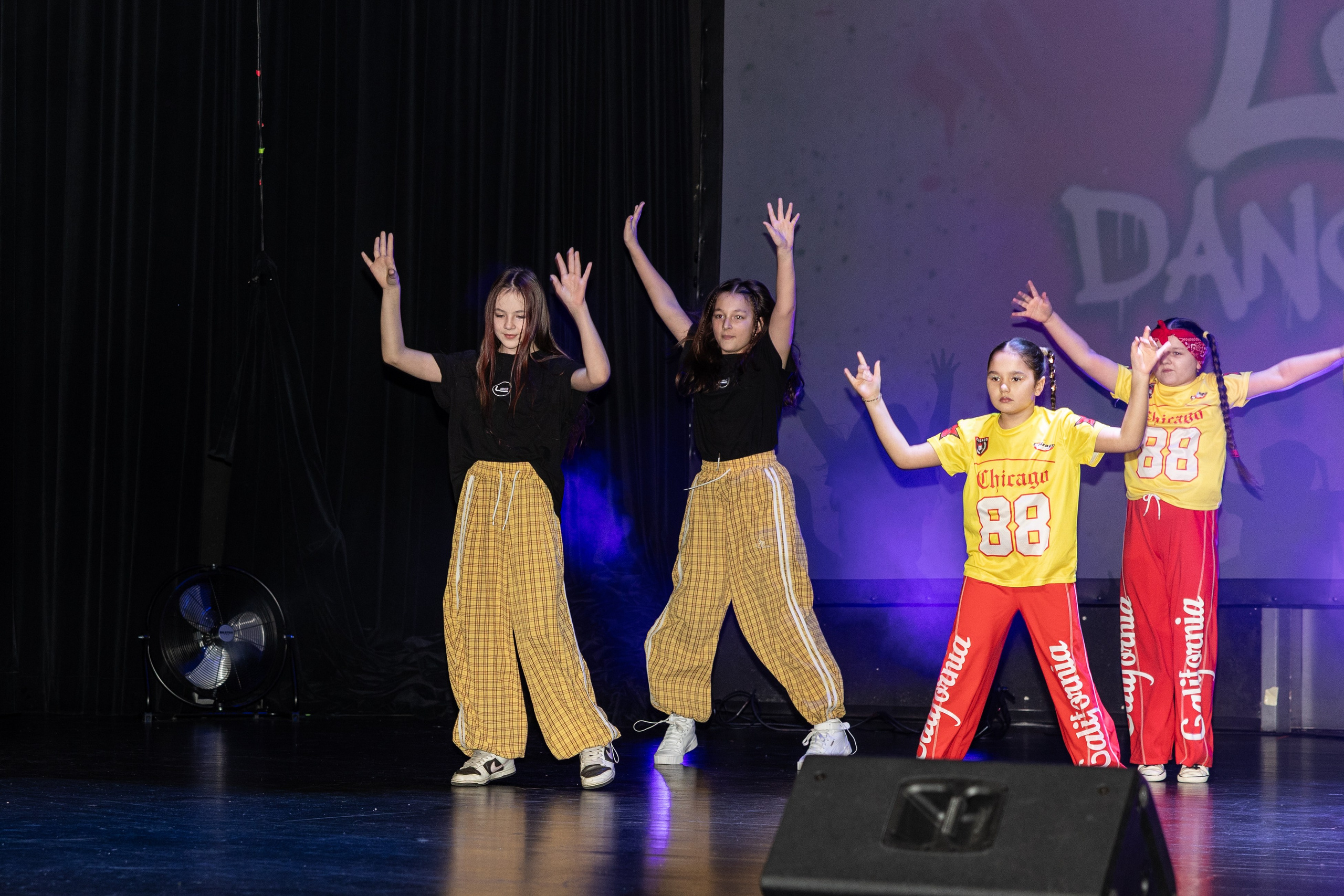 LEO DANCE SHOW WINTER 2025. Семейный и детский фотограф в Варшаве Мила Бобровская