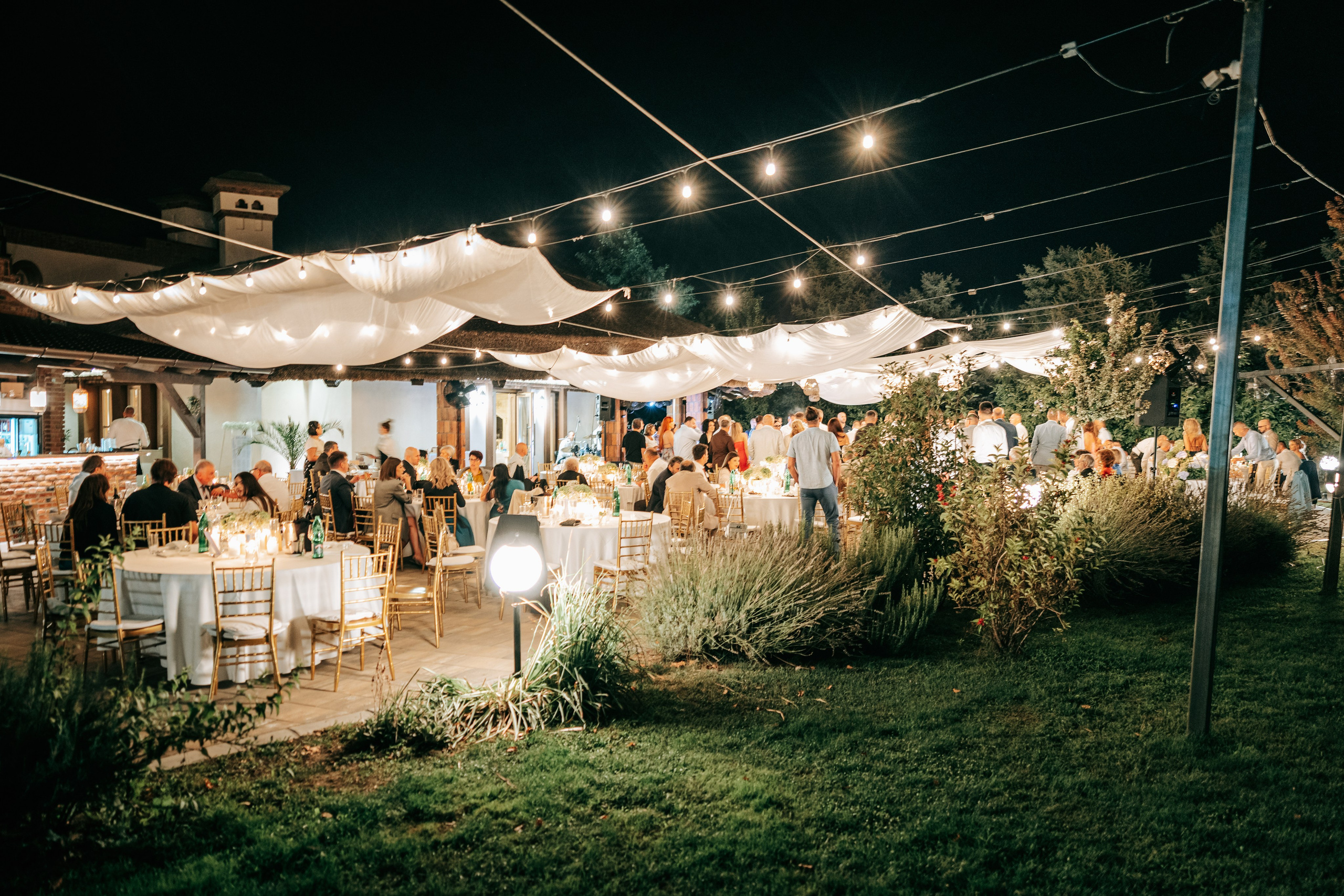 Venčanje Teodore i Dušana u Čeneju. Profesionalni fotograf za venčanja – Milan Luković