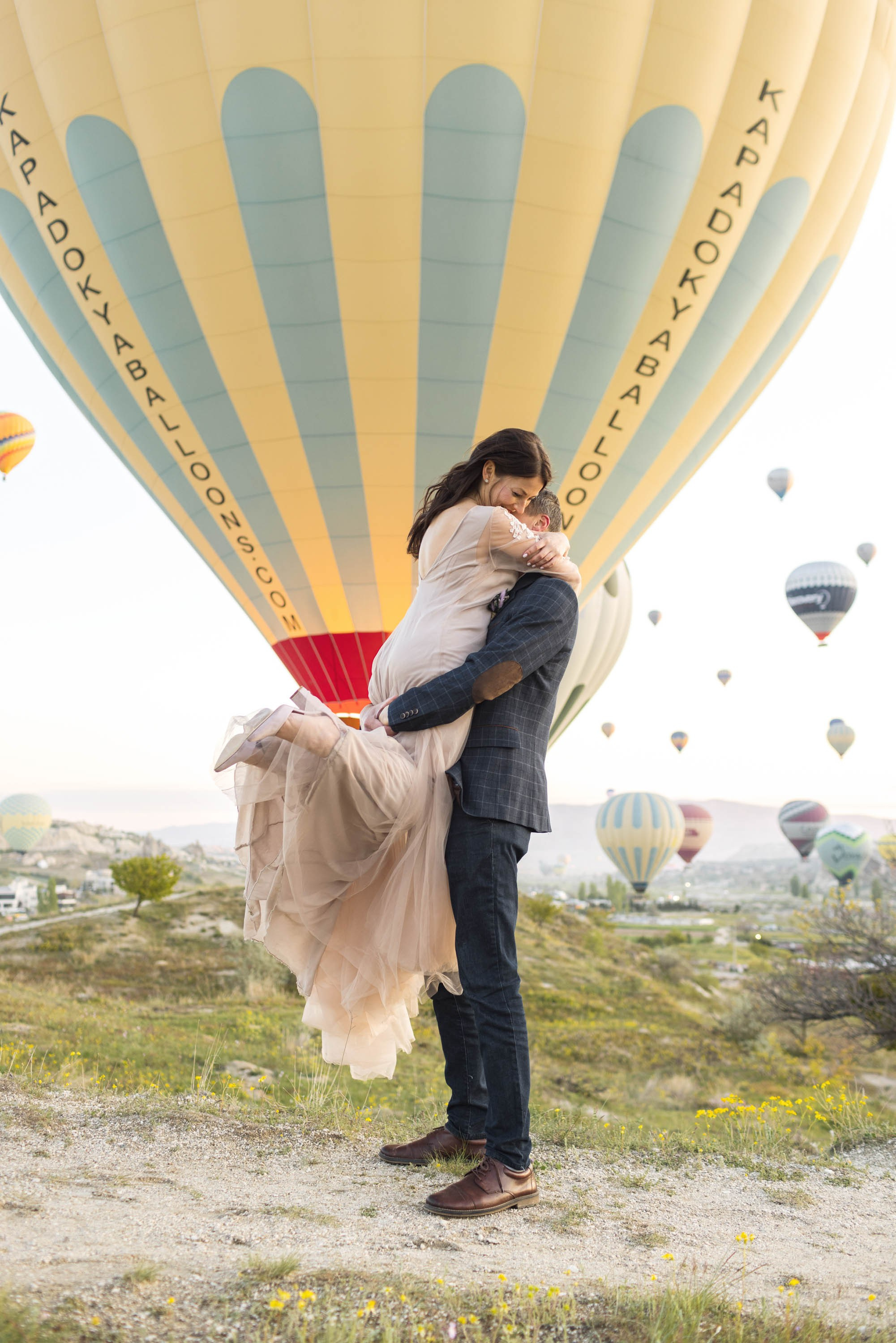 Magical Wedding Photoshoot in Cappadocia: Balloons, Caves, and Valleys. Julia Ganch I Fashion Wedding Photography I Cappadocia Turkey