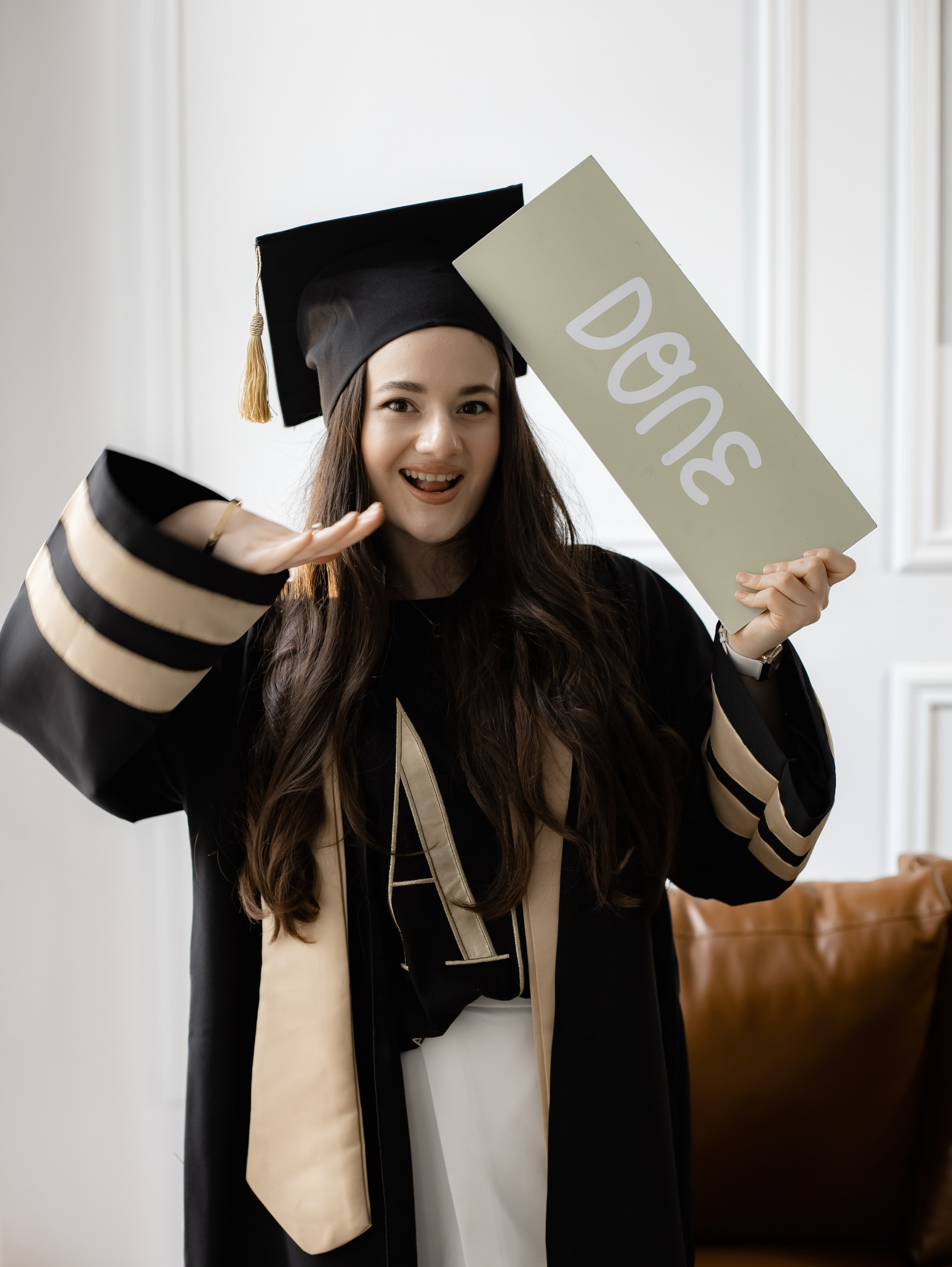 Premium mezun xalati, qara mezun geyimi, ag mezun libasi, qirmizi sarfli mezun paltari, mezun aksesuarlar, mezun papaqlari, mezun lentleri, mezun hediyyeleri, mezun fotosessiya geyimleri, mezun cekilisi ucun geyimler, mezun tedbirleri ucun aksesuarlar, mezun geyimlerinin icare ve satisi, premium mezun libaslari, mezun geyimleri online sifaris, mezun geyimleri Bakida, mezun geyimleri qiymetleri, mezun geyimleri modelleri, Mezun cekilisi, mezun fotosessiyasi, mezun cekilisi ucun geyimler, mezun mantiyasi cekilisi, mezun fotosessiya ideyalari, mezun gunu fotosessiya, mezun xatireleri, mezun papaqlari ile fotosessiya, mezun lentleri ile cekilis, ferdi mezun fotosessiyasi, qrup mezun cekilisi, mezun fotosessiya mekani, mezun ucun ideal cekilis fonlari, mezun fotosessiya aksesuarlari, mezun albomu sekilleri, mezun cekilisi poza ideyalari, universitet mezun fotosessiyasi, kollektiv mezun fotosessiyasi, mezun xalatlari ile cekilis, mezun mantiyasi fotosessiyasi, mezun geyimleri ile professional cekilis, mezun tebrik fotosessiyasi, en yeni mezun cekilis trendləri, mezun fotosessiya xidmetleri, premium mezun cekilisi, mezun cekilisi ucun dekorlar, mezun fotosessiyasi aksesuarlar, mezun gunu en gozel fotolar, mezun cekilisi fotostudiya, bakida mezun fotosessiyasi, xaricde mezun cekilisi, mezun gunune ozel cekilis,Məzun mantiyaları, eksklüziv məzun geyimləri, ağ və qara məzun libasları, məzun üçün xüsusi şarf modelləri, məzun papağı və aksesuarları, fərdi dizayn məzun geyimləri, məzun tədbiri üçün ən yaxşı seçimlər, məzun fotosessiyası üçün ideal libaslar, məzun mərasimi geyimləri, keyfiyyətli məzun mantiyası, rahat və şık məzun geyimləri, məzun üçün lent və tac modelləri, məzun simvolik medalları, icarəyə verilən məzun libasları, məzun geyimlərinin sərfəli qiymətləri, onlayn məzun geyimi sifarişi, məzun paltarı mağazası, dəbli məzun geyimləri, premium məzun mantiyalarının satışı, universitet məzunları üçün mantiyalar, kollektiv məzun geyimləri, məktəb məzunları üçün geyimlər, diplom mərasimi üçün geyimlər, fərqli rəngdə məzun libasları, ən yeni məzun geyimləri, rahat və premium məzun geyimi seçimləri, Bakıda məzun geyimi mağazası, məzun üçün ən yaxşı libaslar