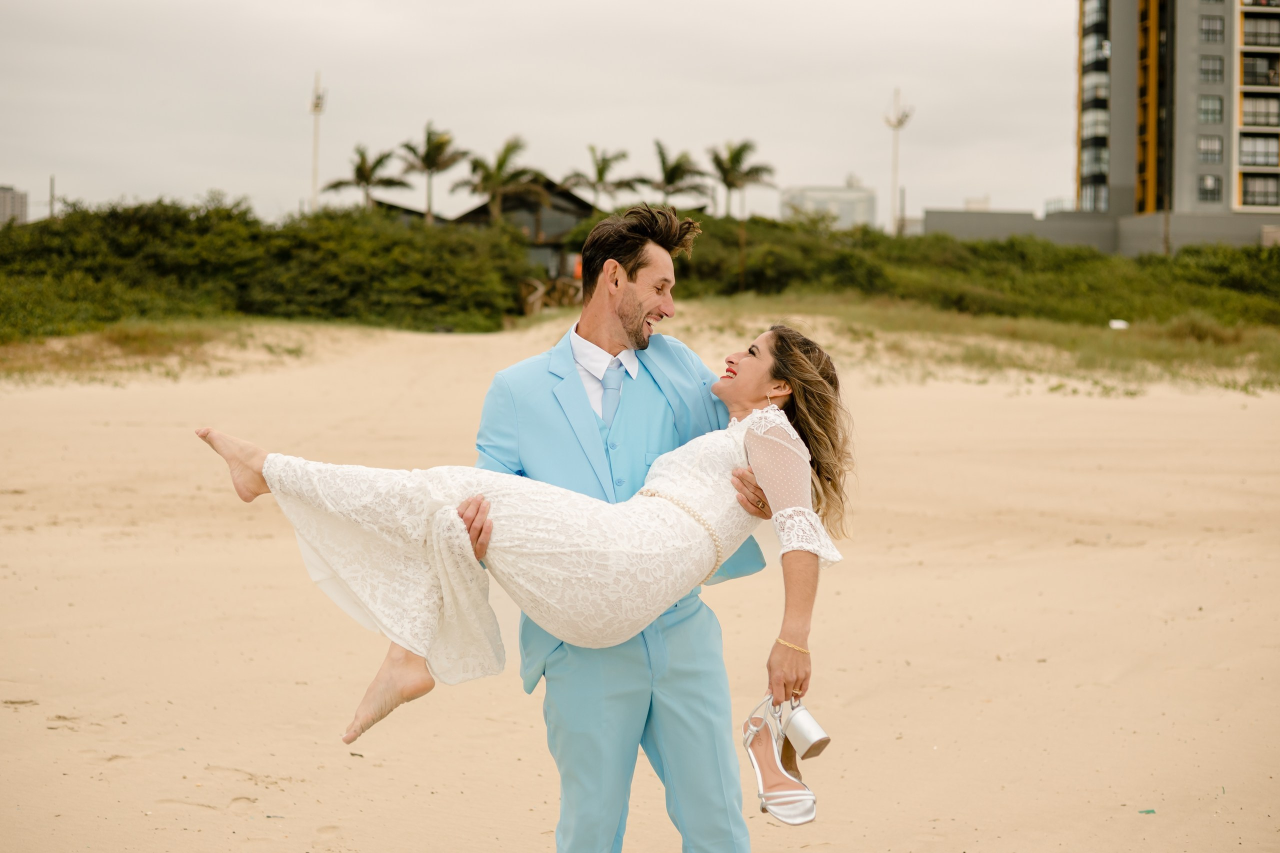 Cerimônia de casamento no civil e ensaio fotográfico de casal na praia — Verônica e Fernando