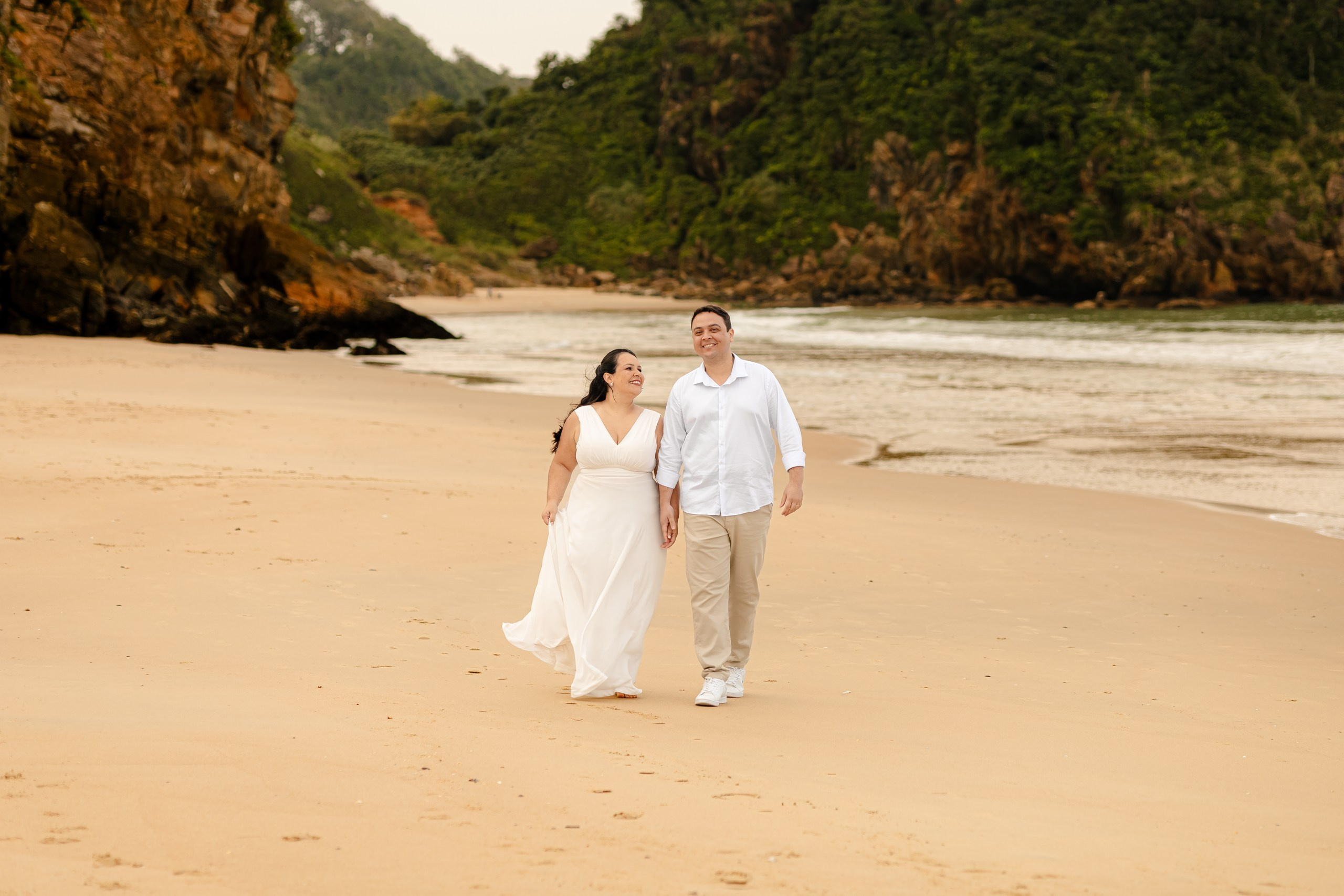 Casamento intimista na Praia Brava em Itajaí da Edilaine e do Lennon