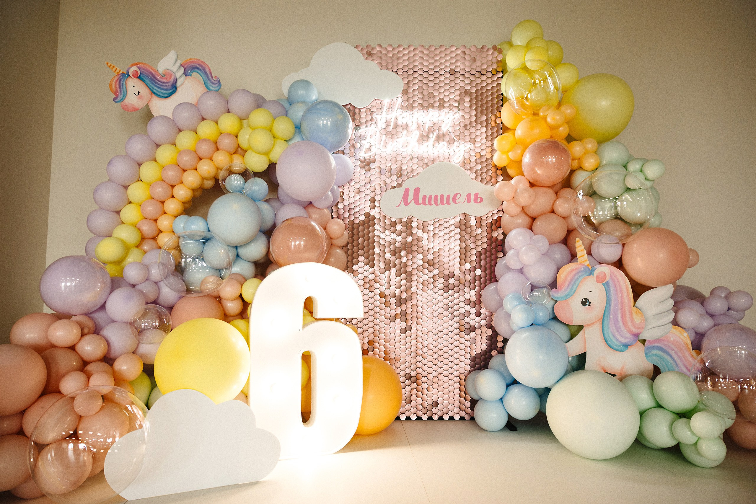 Праздничная фотосессия 6-летия — LaBubu, любимые герои и стильная детская атмосфера. Евгений Тимофеев | Свадебный и контент-фотограф и видеограф в Риге