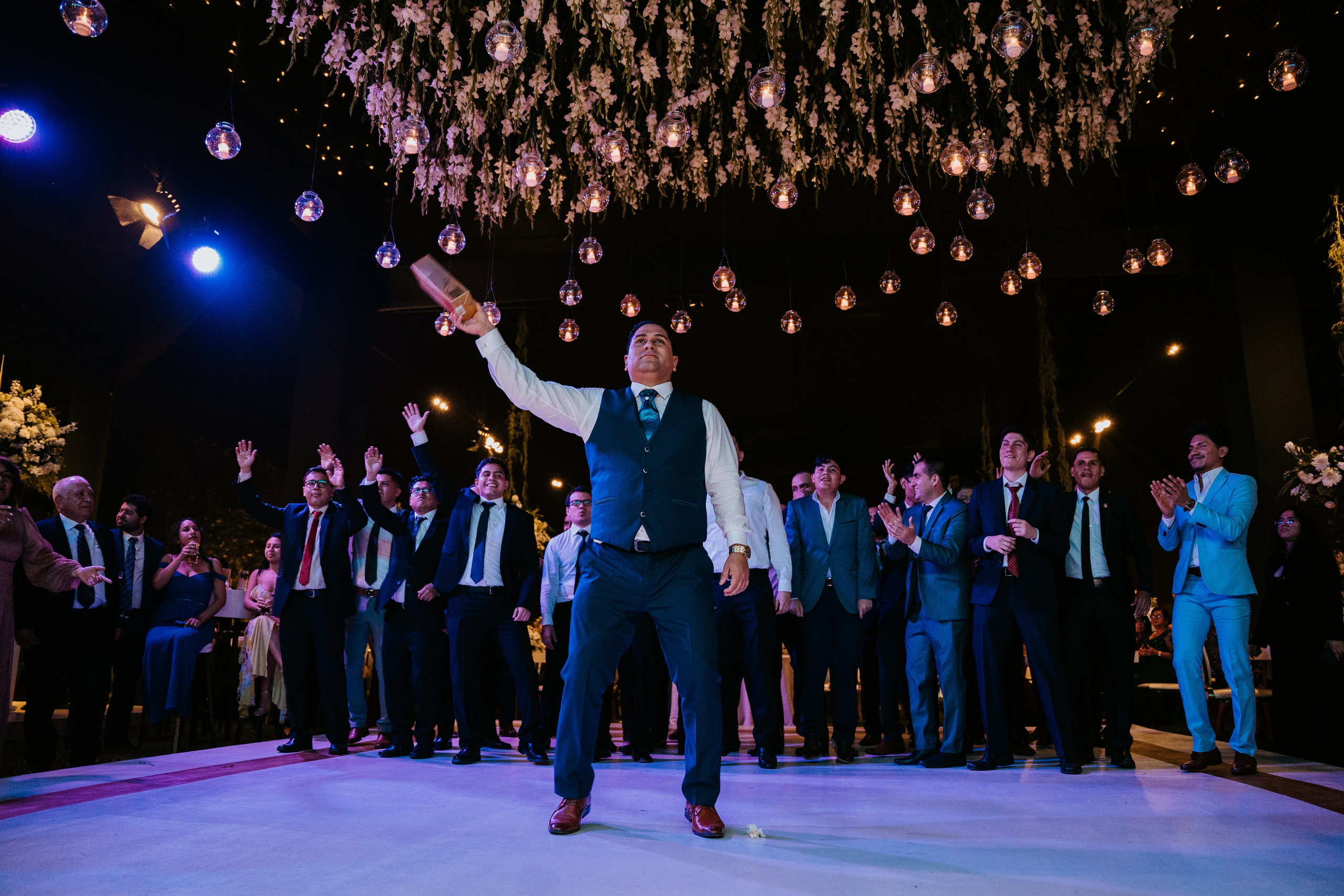 Un vistazo de un día especial. Fotógrafo de Bodas en Lima | Ronhy Altamirano. Fotografía narrativa y cinematográfica para bodas, quinceañeras y eventos exclusivos