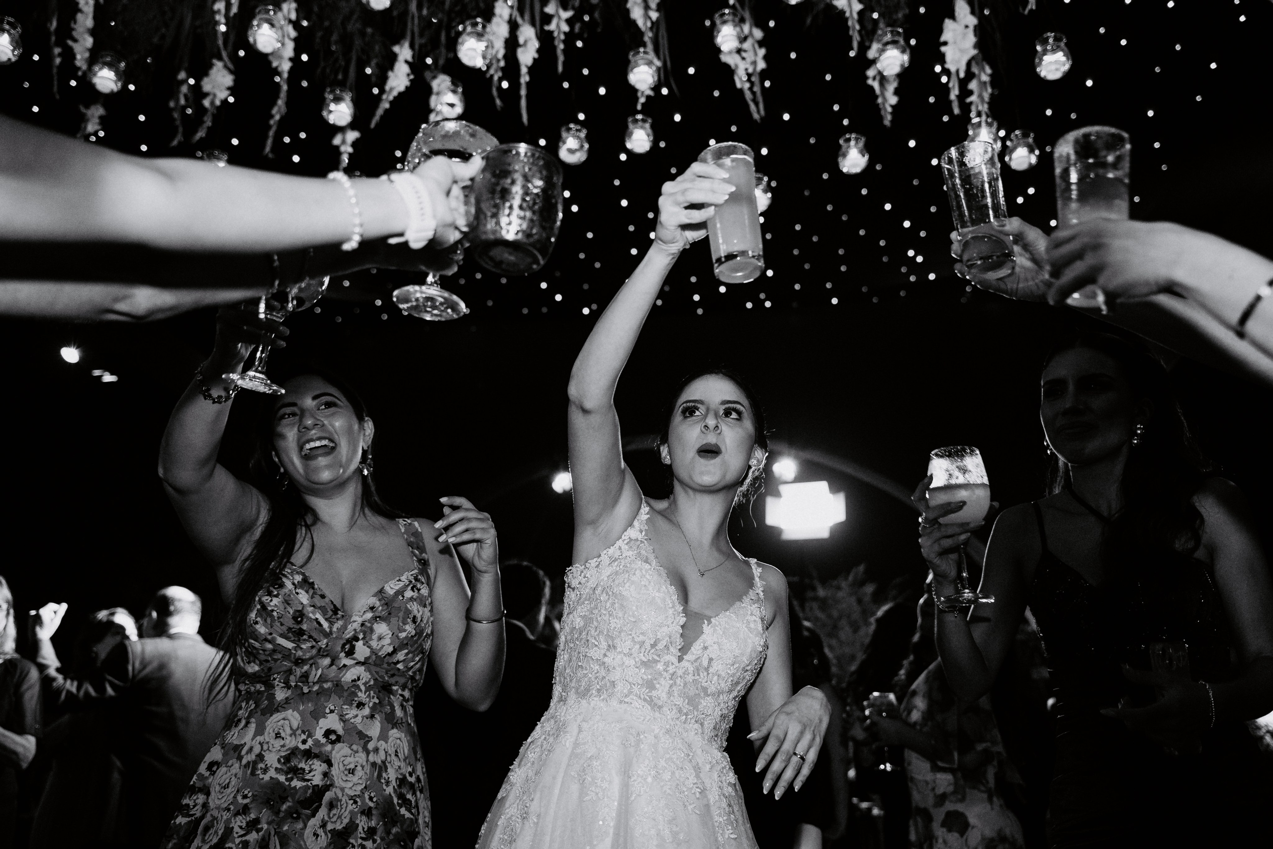 Un vistazo a la fiesta. Fotógrafo de Bodas en Lima | Ronhy Altamirano. Fotografía narrativa y cinematográfica para bodas, quinceañeras y eventos exclusivos
