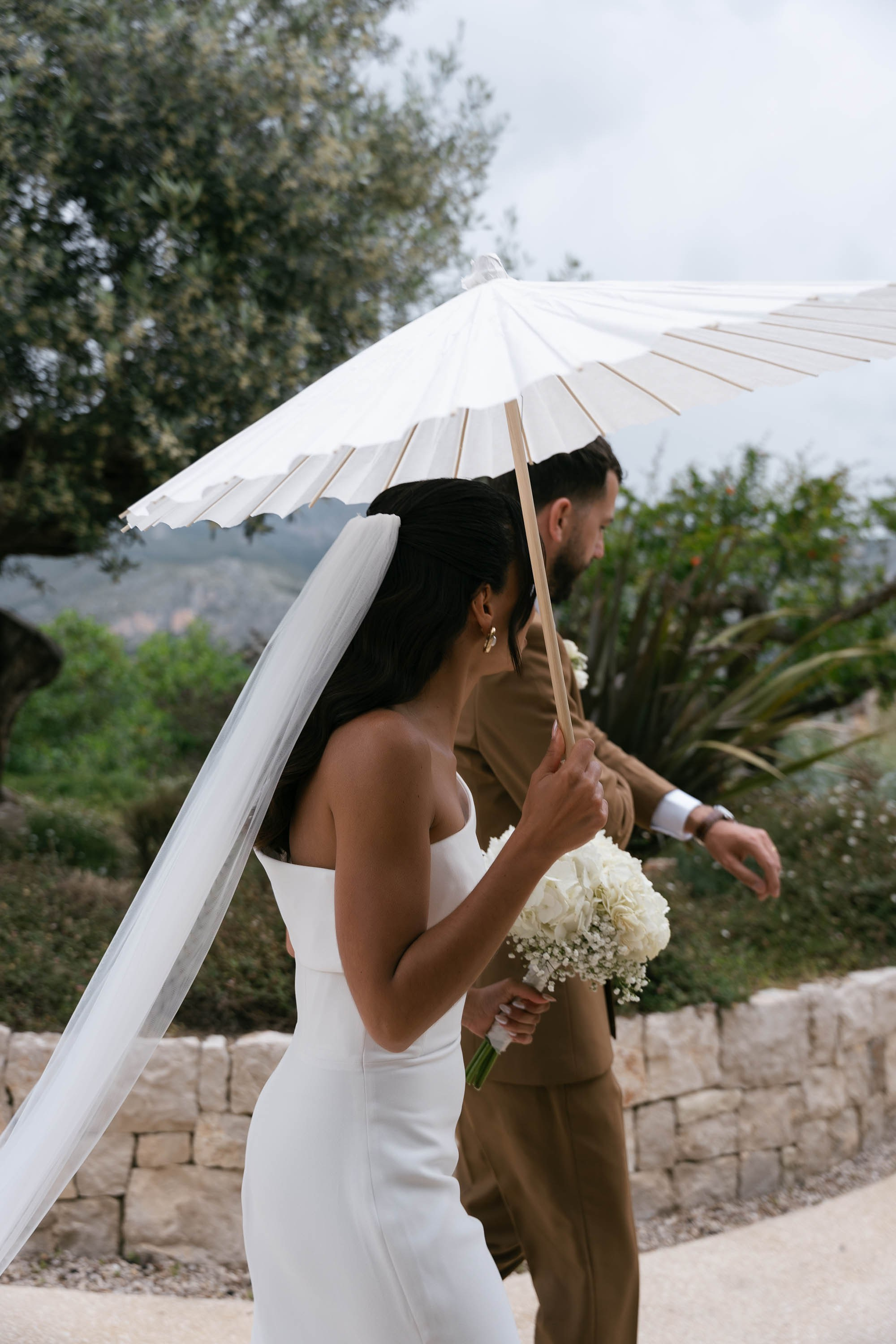 Sarah and Theo — VIVOOD. Fotógrafos de bodas de destino y creadores de contenido con base en España